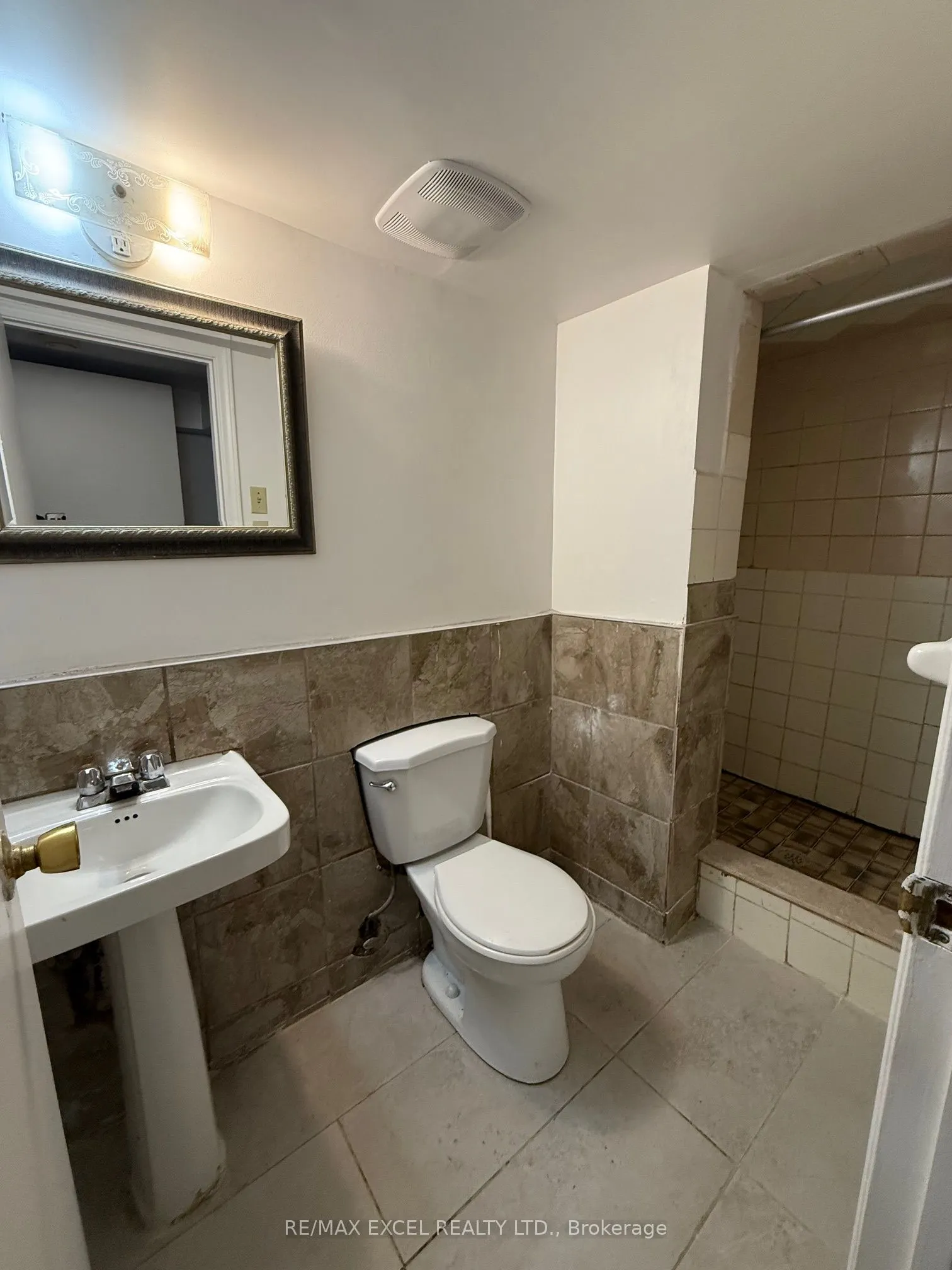 83 Finch Avenue W