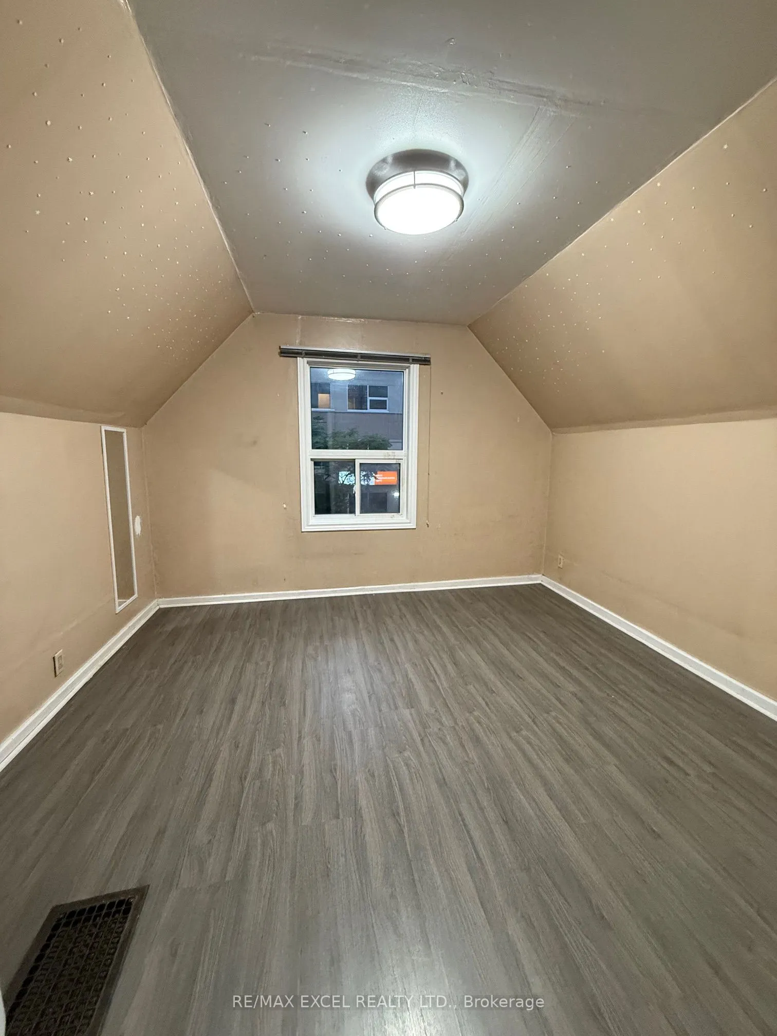 83 Finch Avenue W