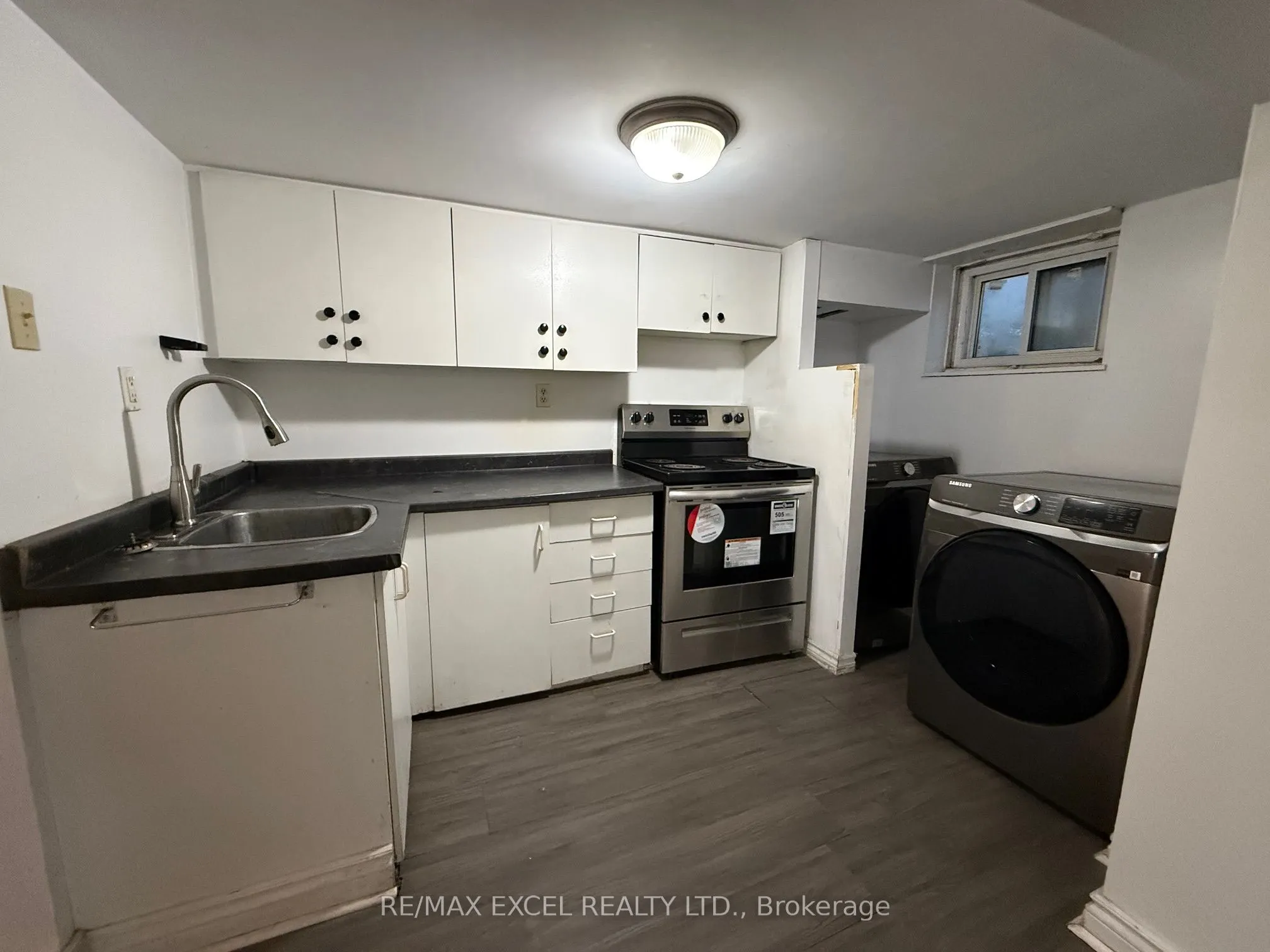 83 Finch Avenue W