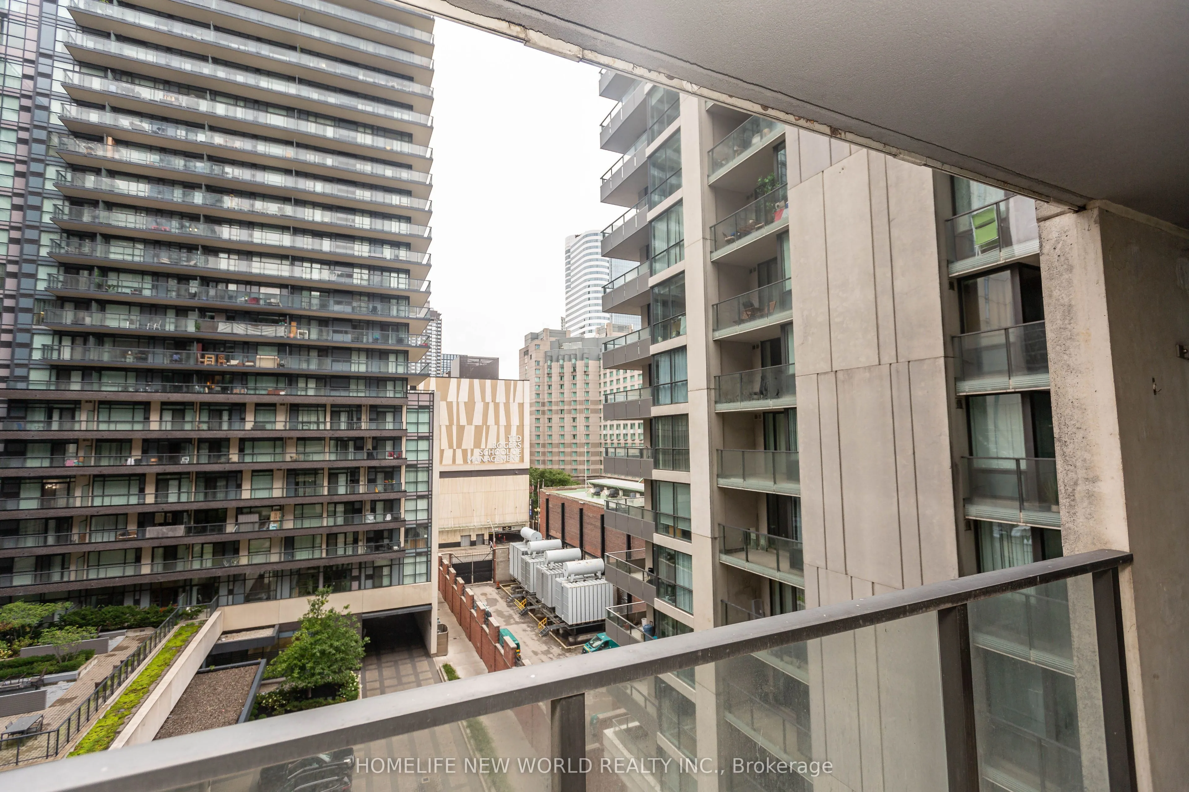 111 Elizabeth Street, #951