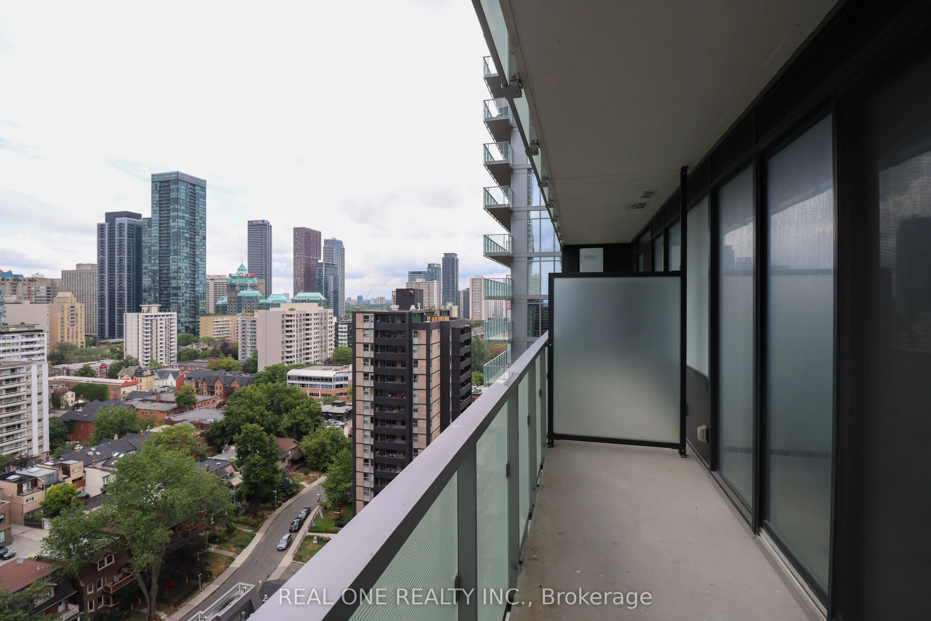28 Wellesley Street E, #1908