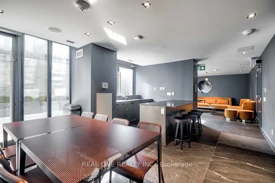 28 Wellesley Street E, #1908