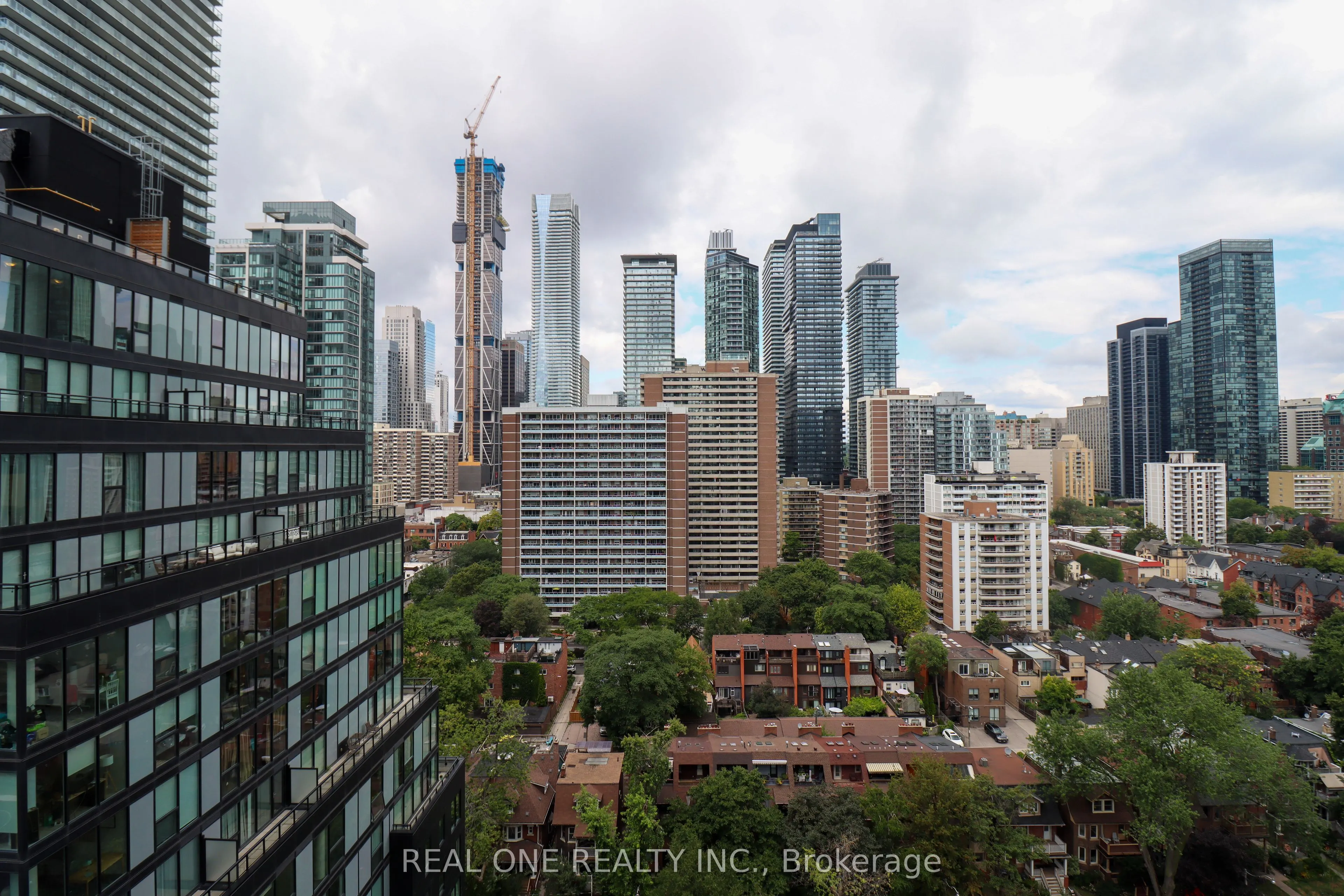 28 Wellesley Street E, #1908