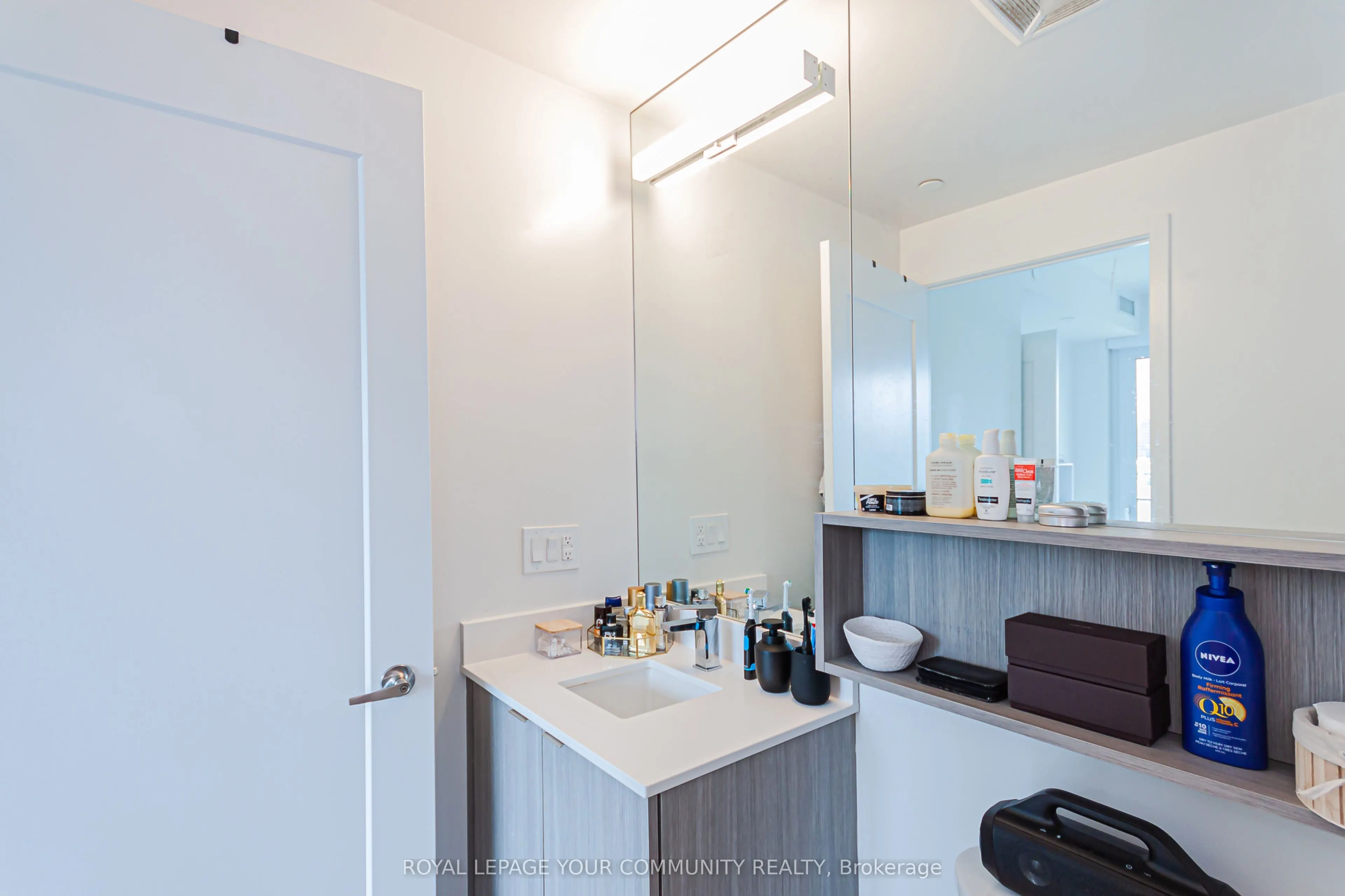 135 Lower Sherbourne Street, #2134
