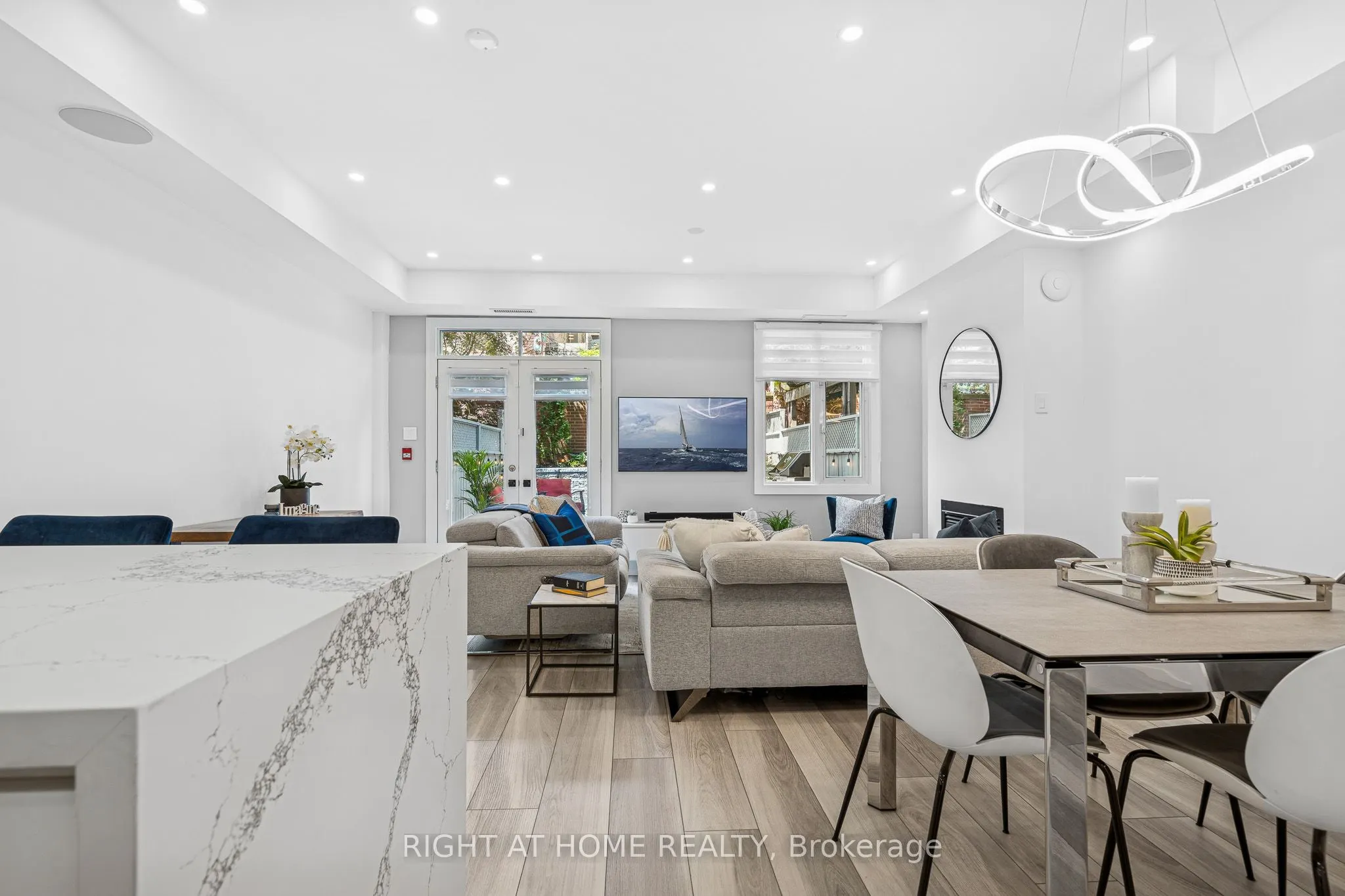 500 Richmond Street W, #118