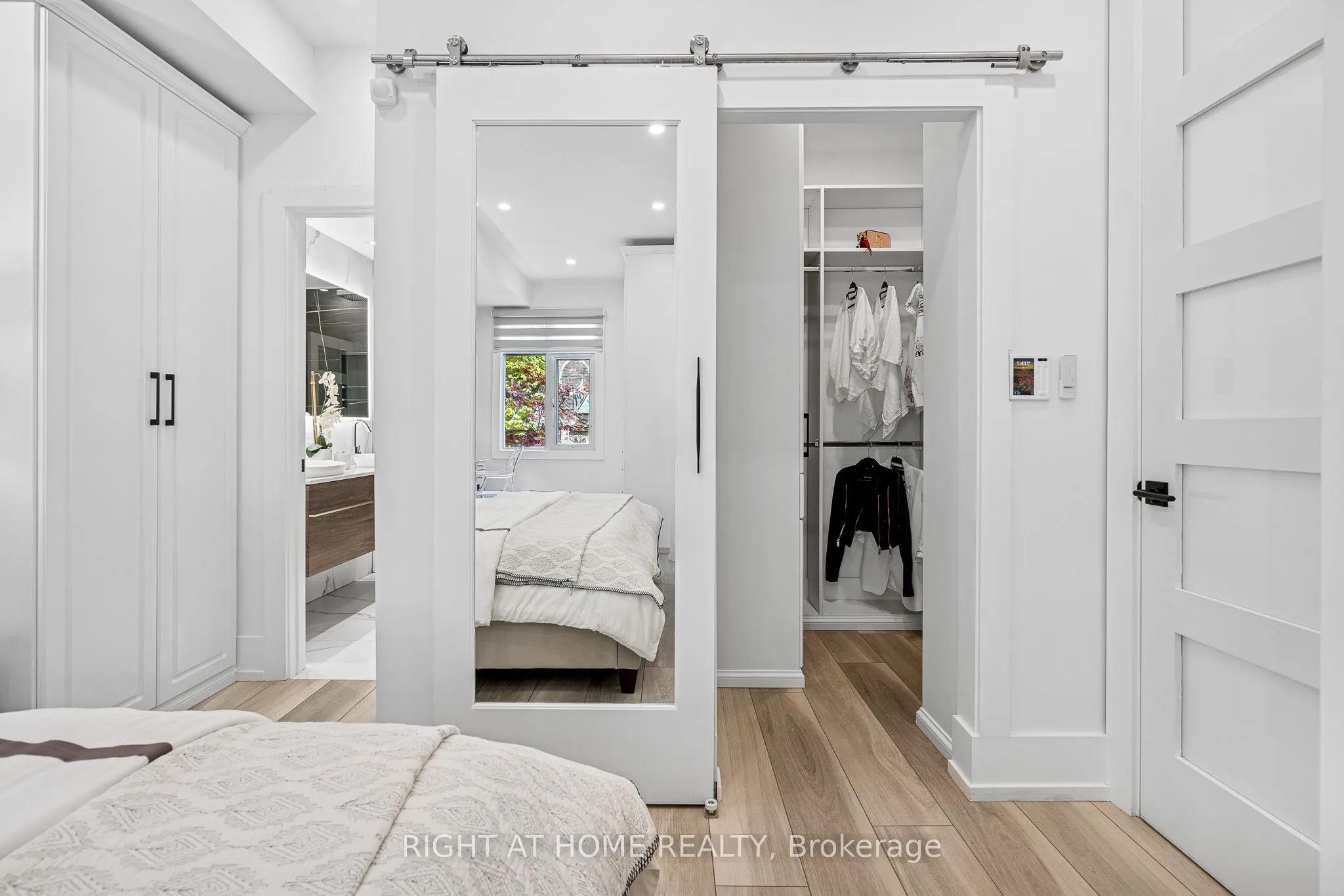 500 Richmond Street W, #118