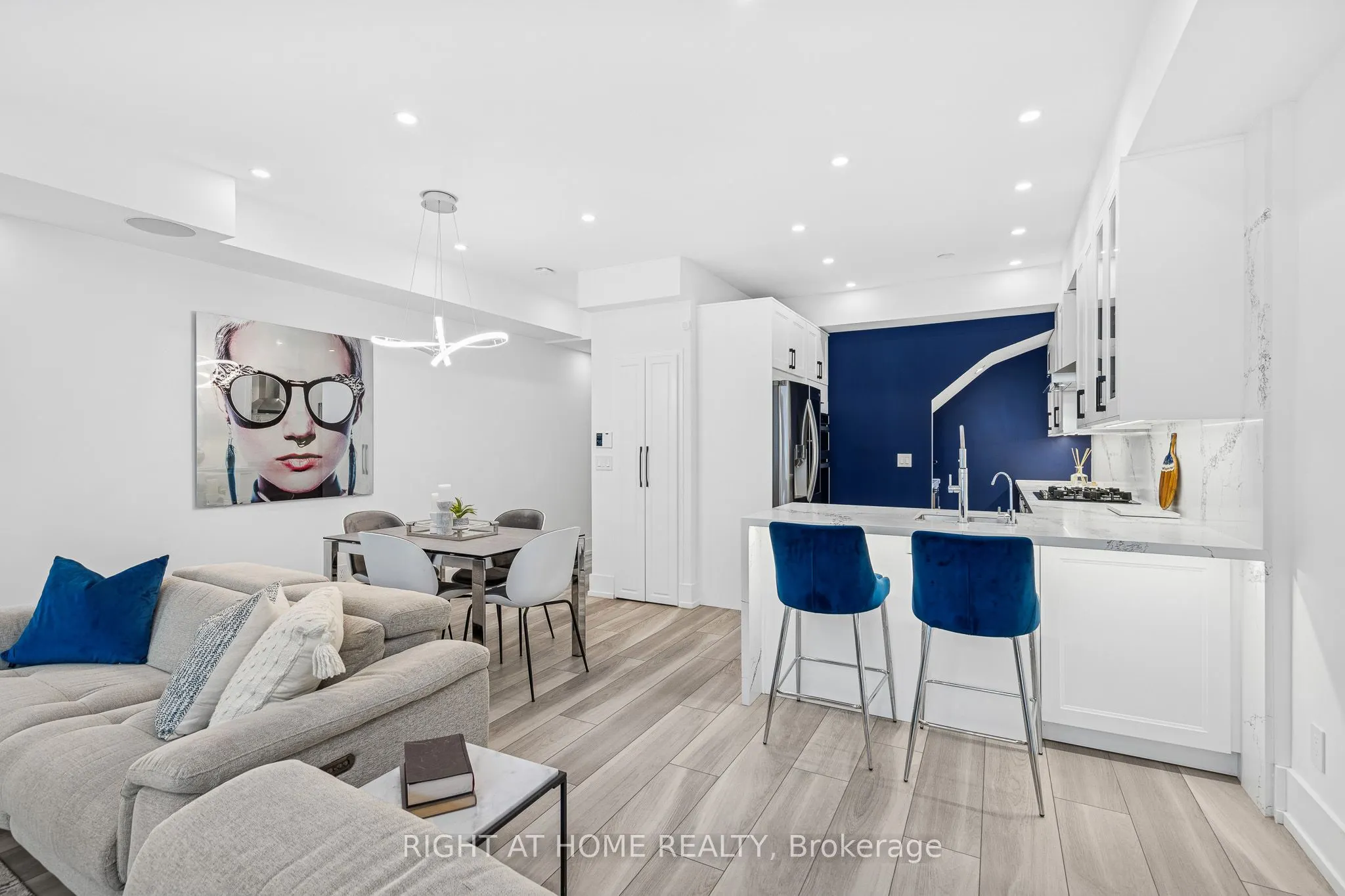 500 Richmond Street W, #118