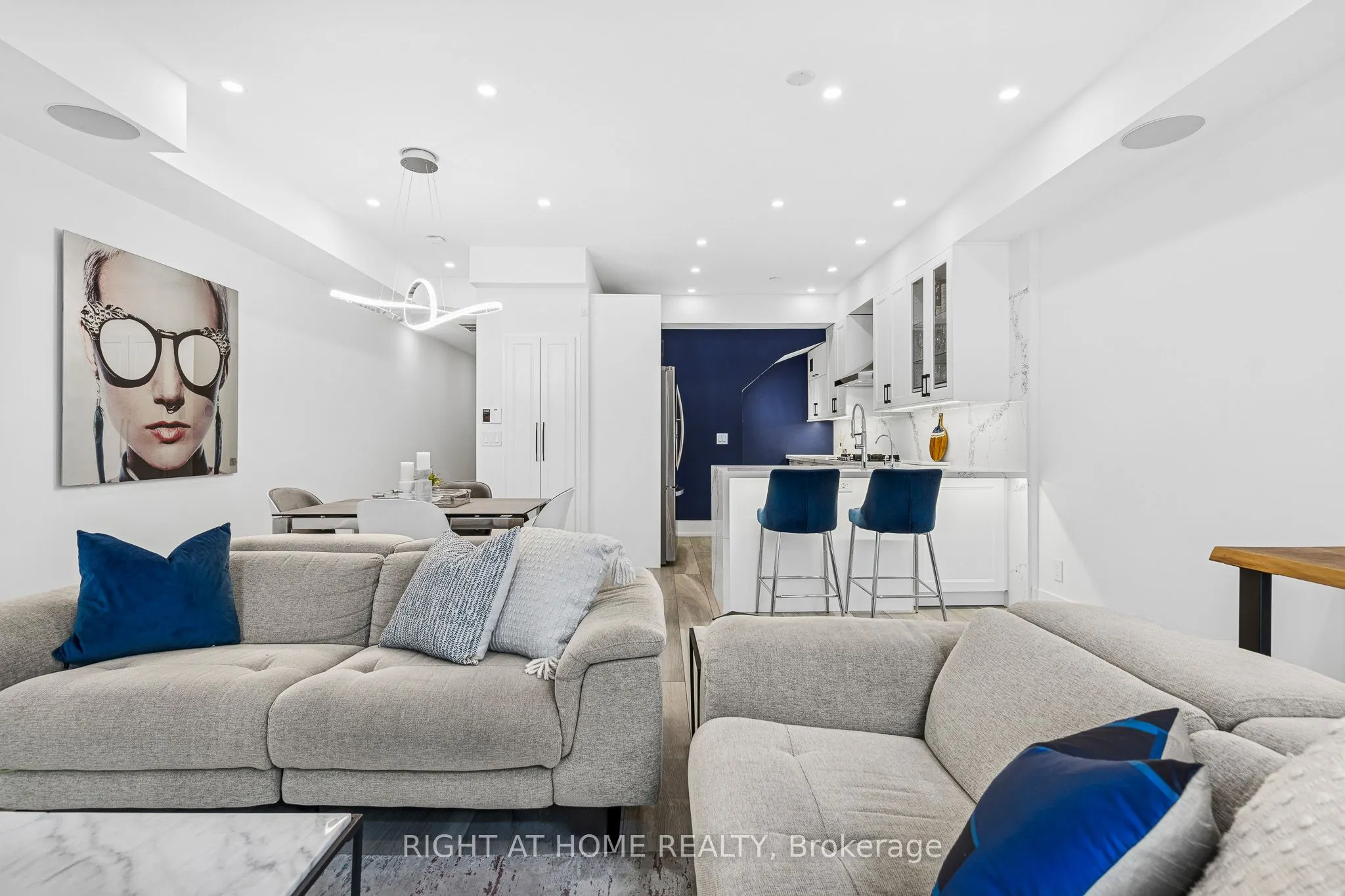 500 Richmond Street W, #118