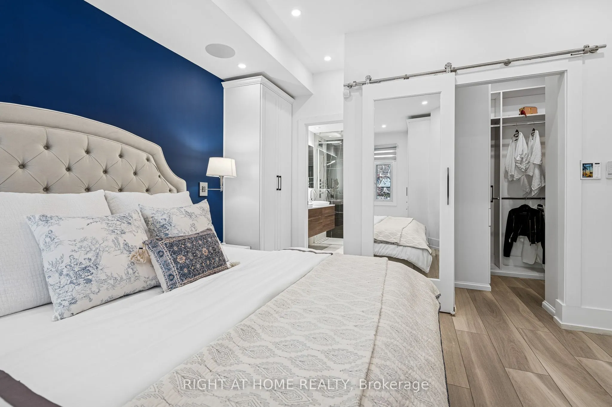 500 Richmond Street W, #118