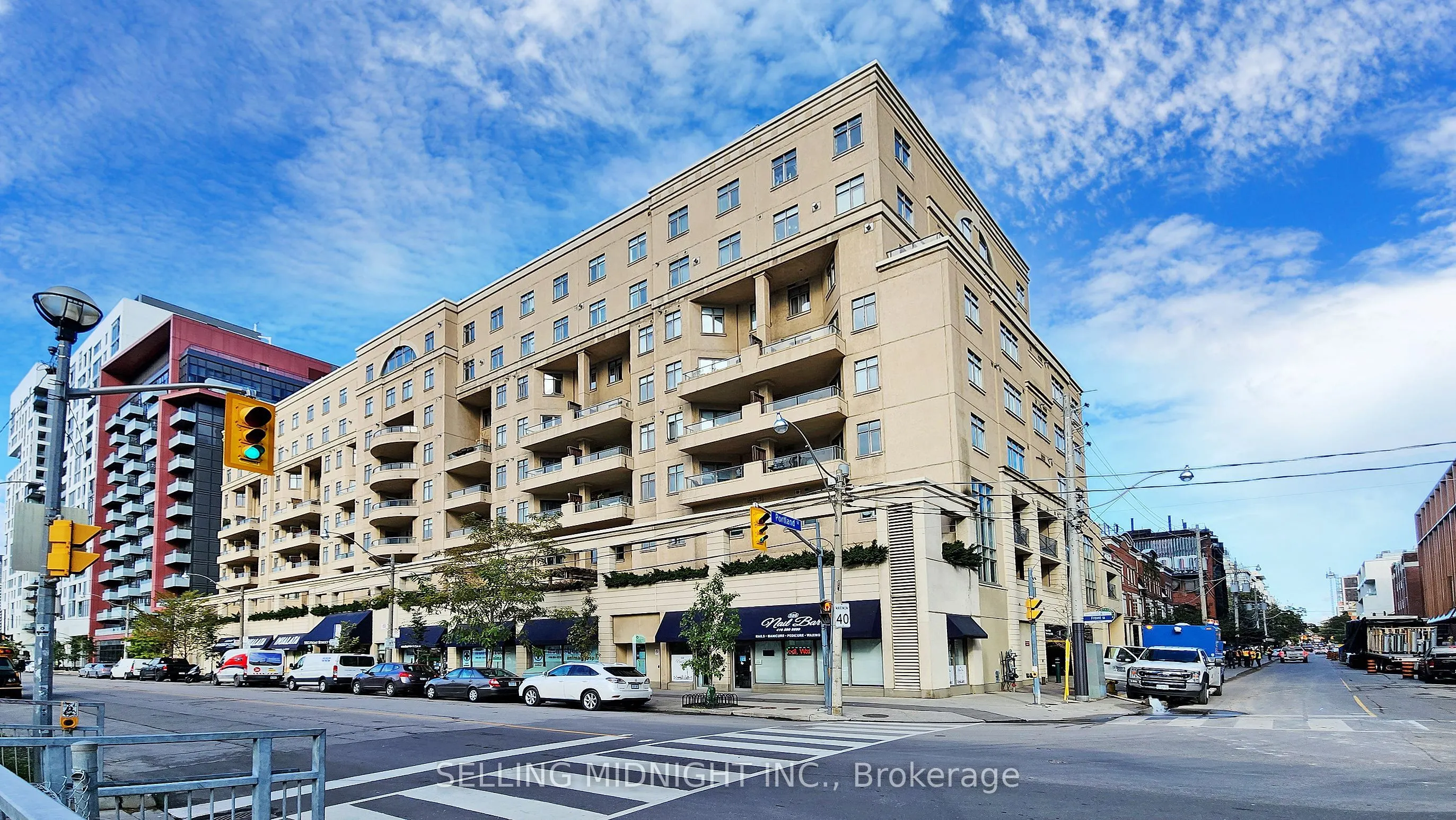 550 Front Street W, #403