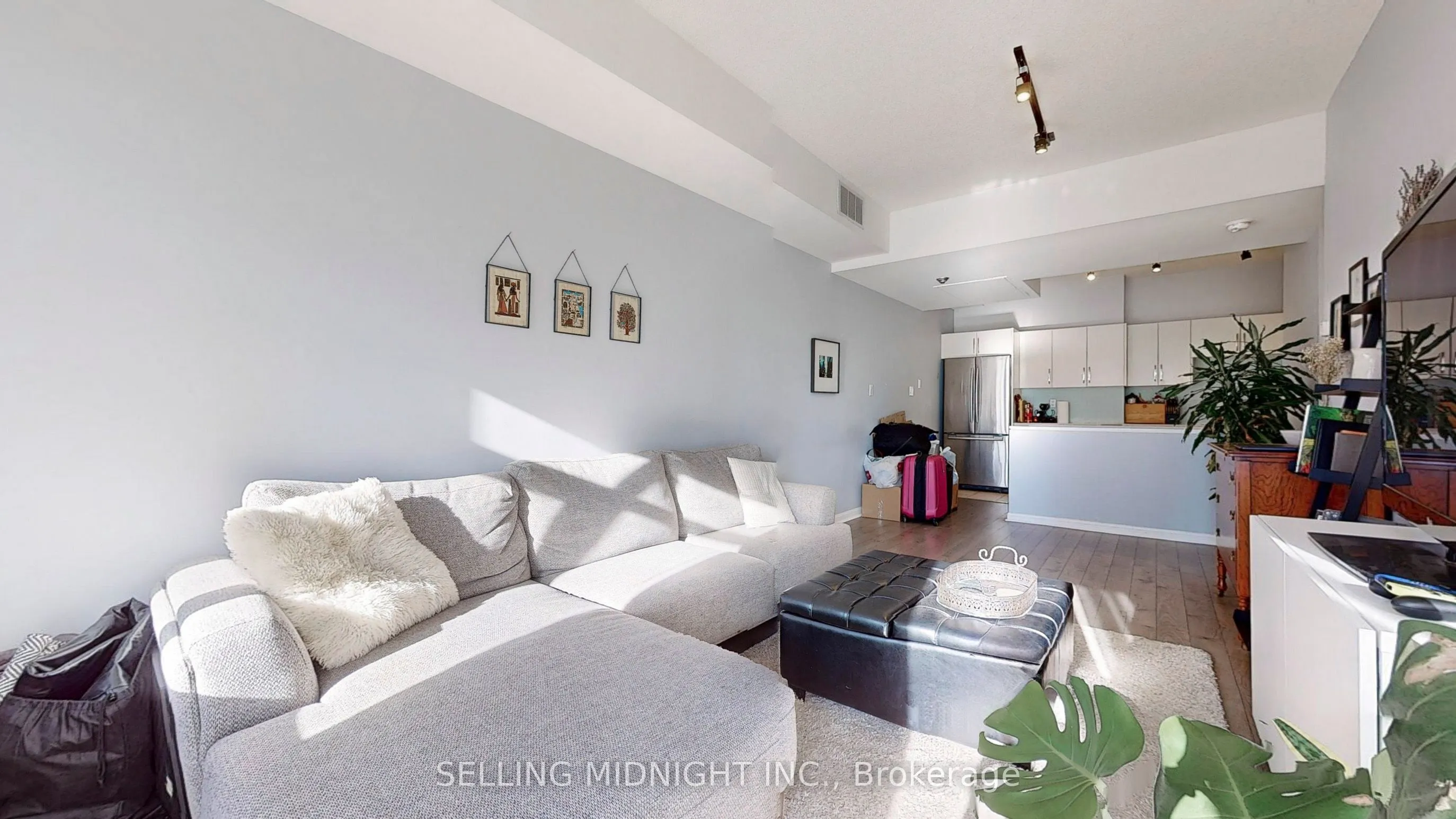 550 Front Street W, #403