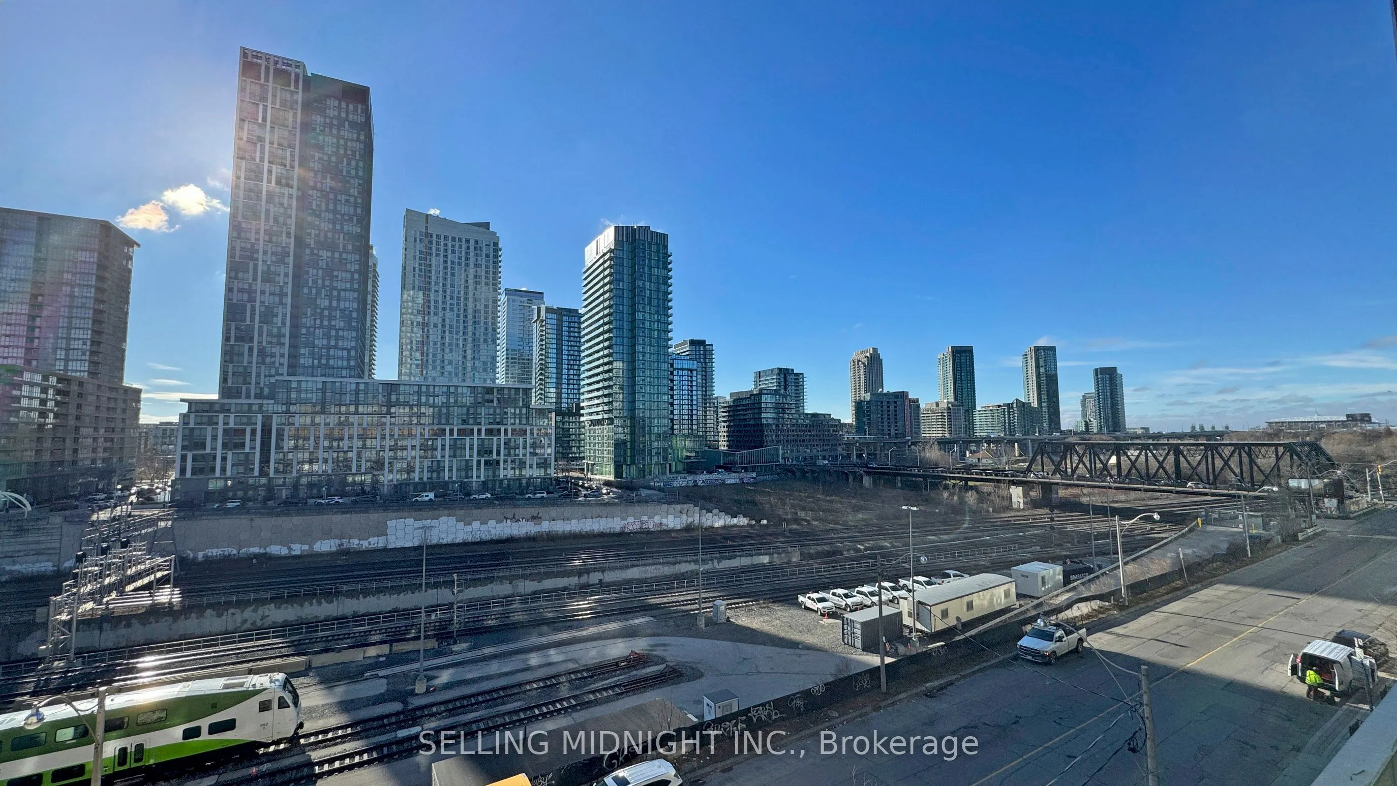 550 Front Street W, #403