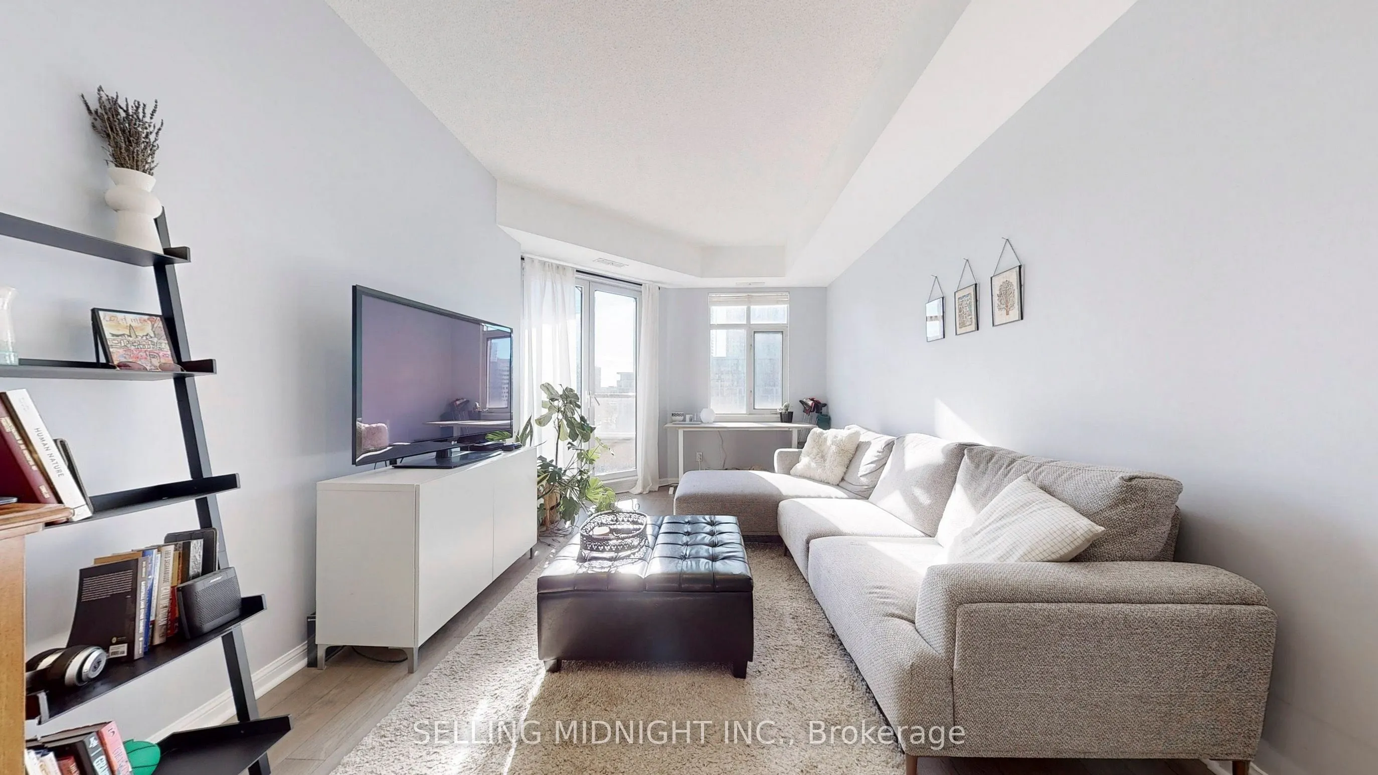 550 Front Street W, #403