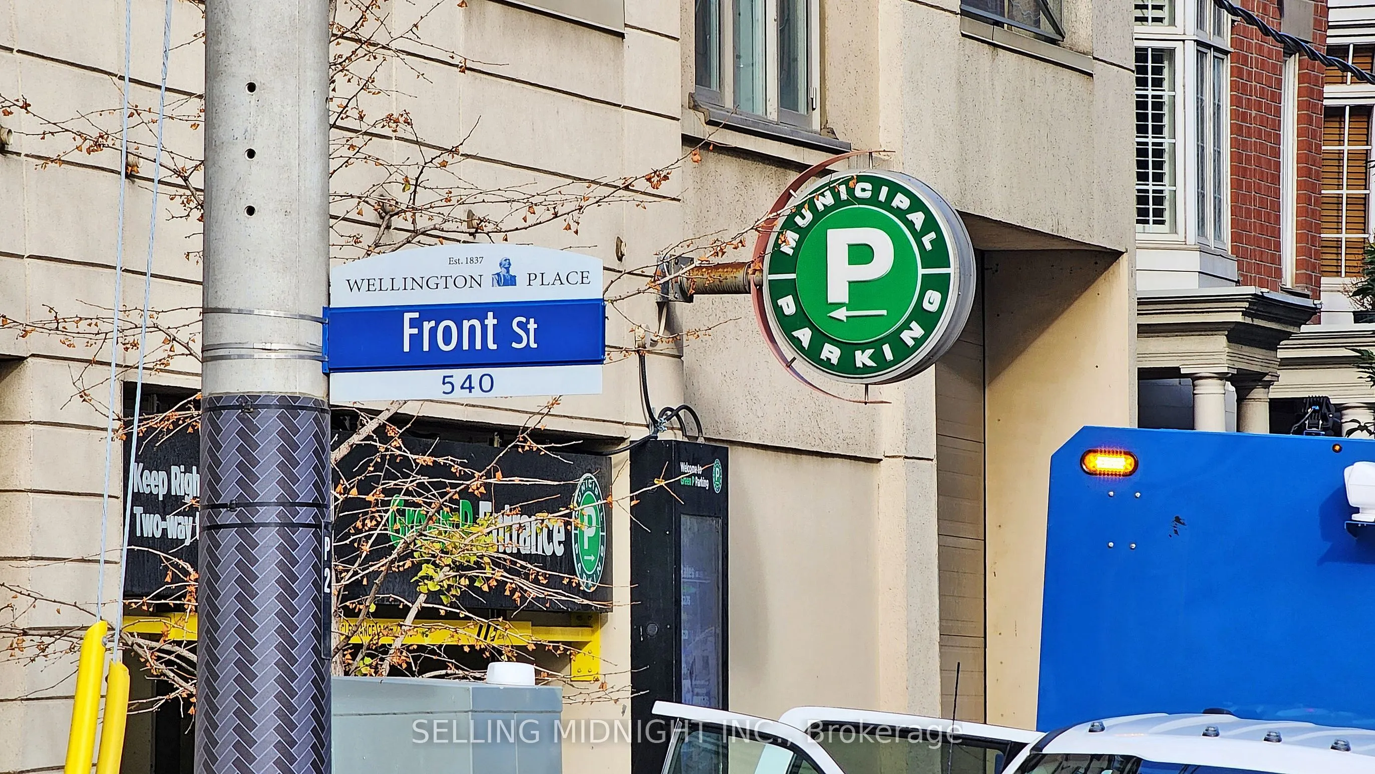 550 Front Street W, #403
