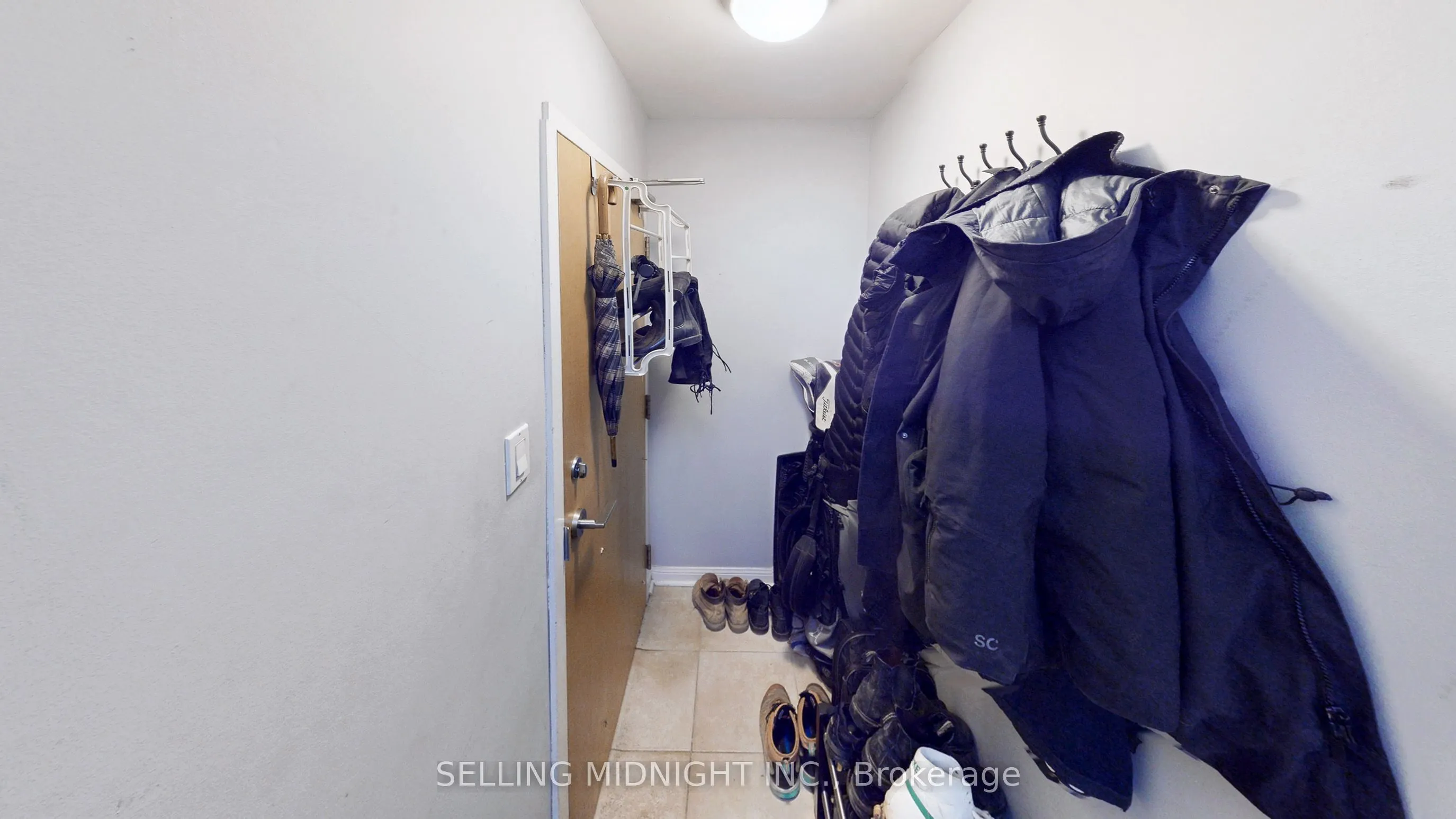 550 Front Street W, #403