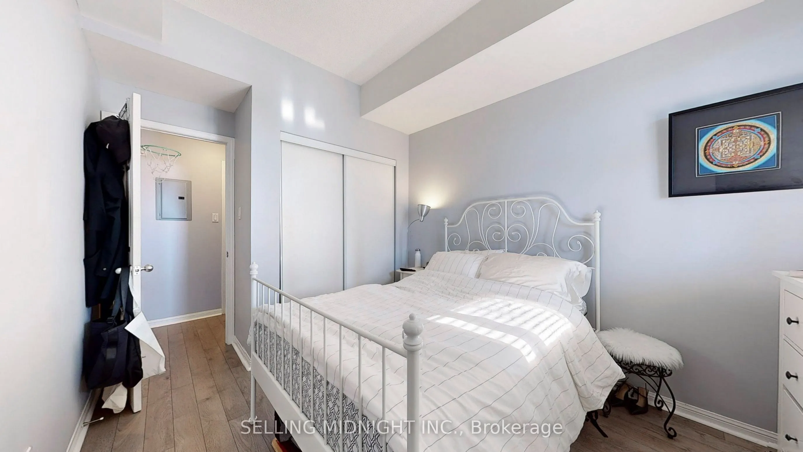 550 Front Street W, #403