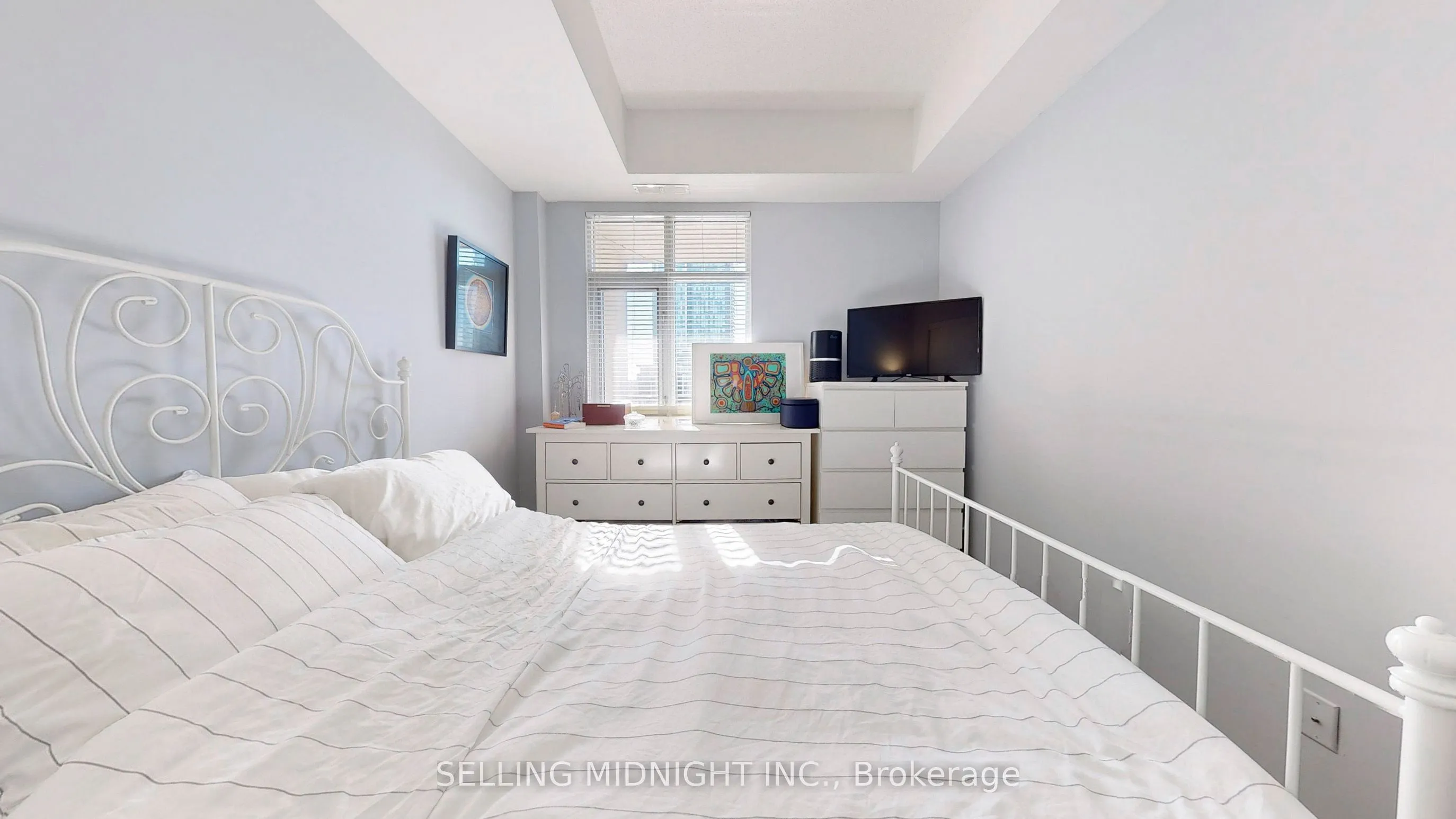 550 Front Street W, #403