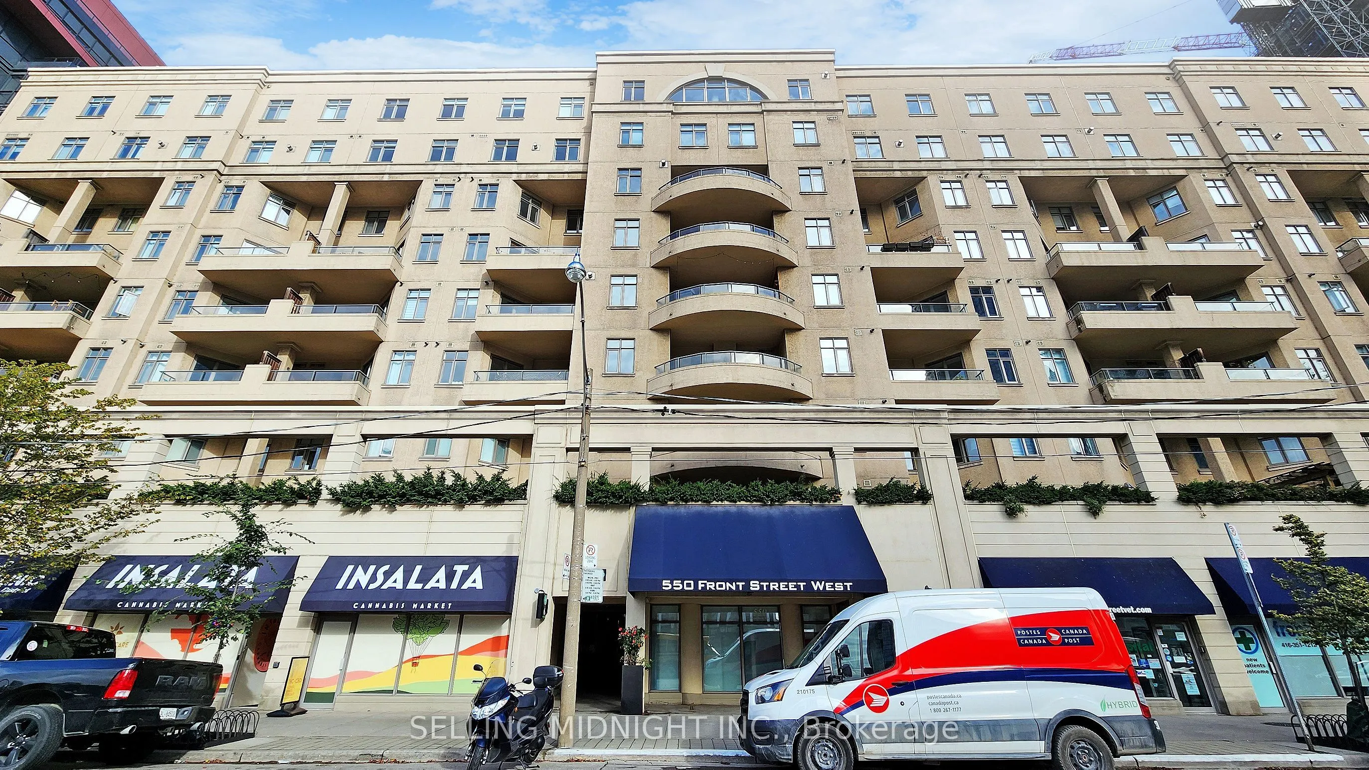 550 Front Street W, #403