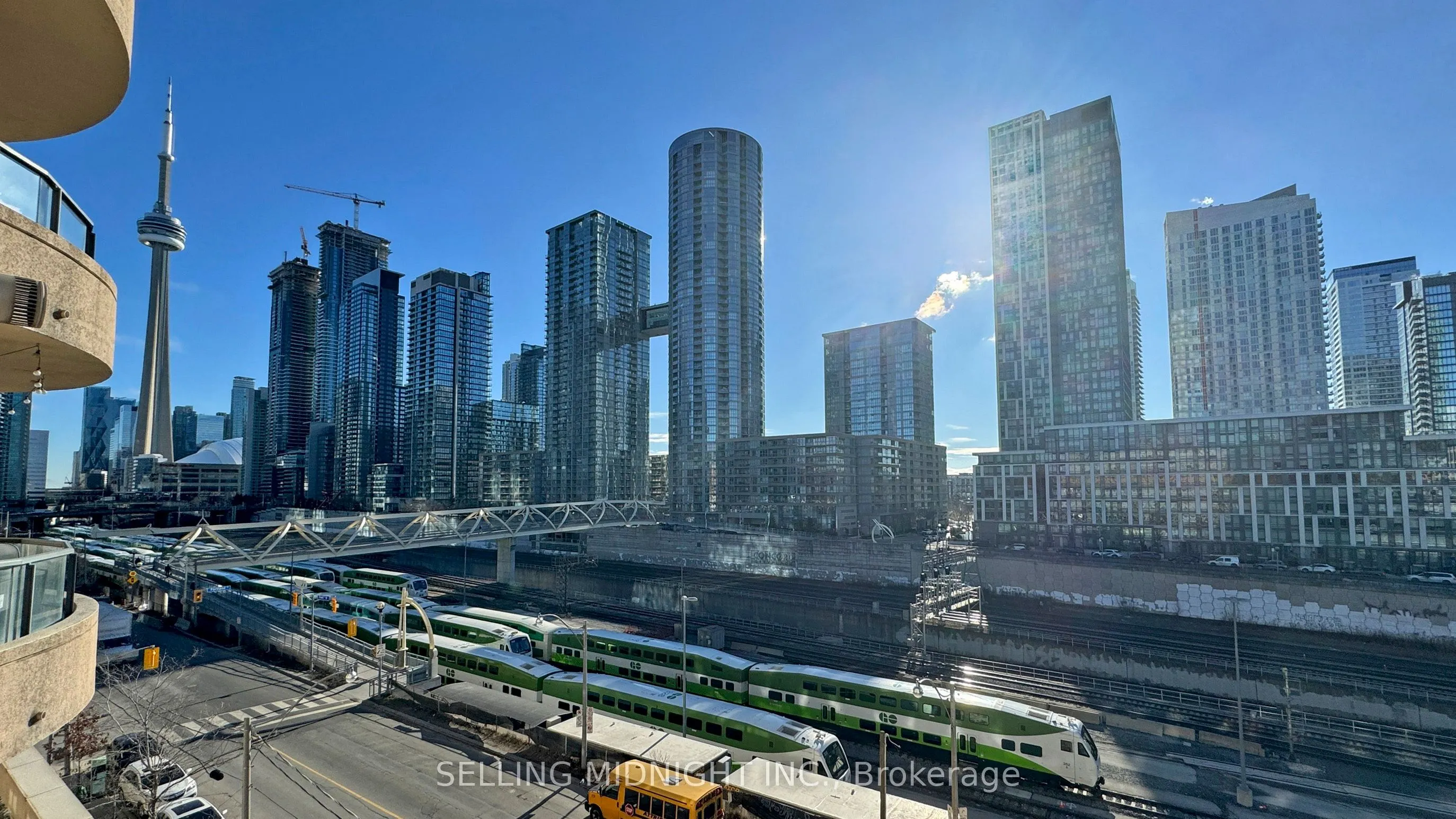550 Front Street W, #403