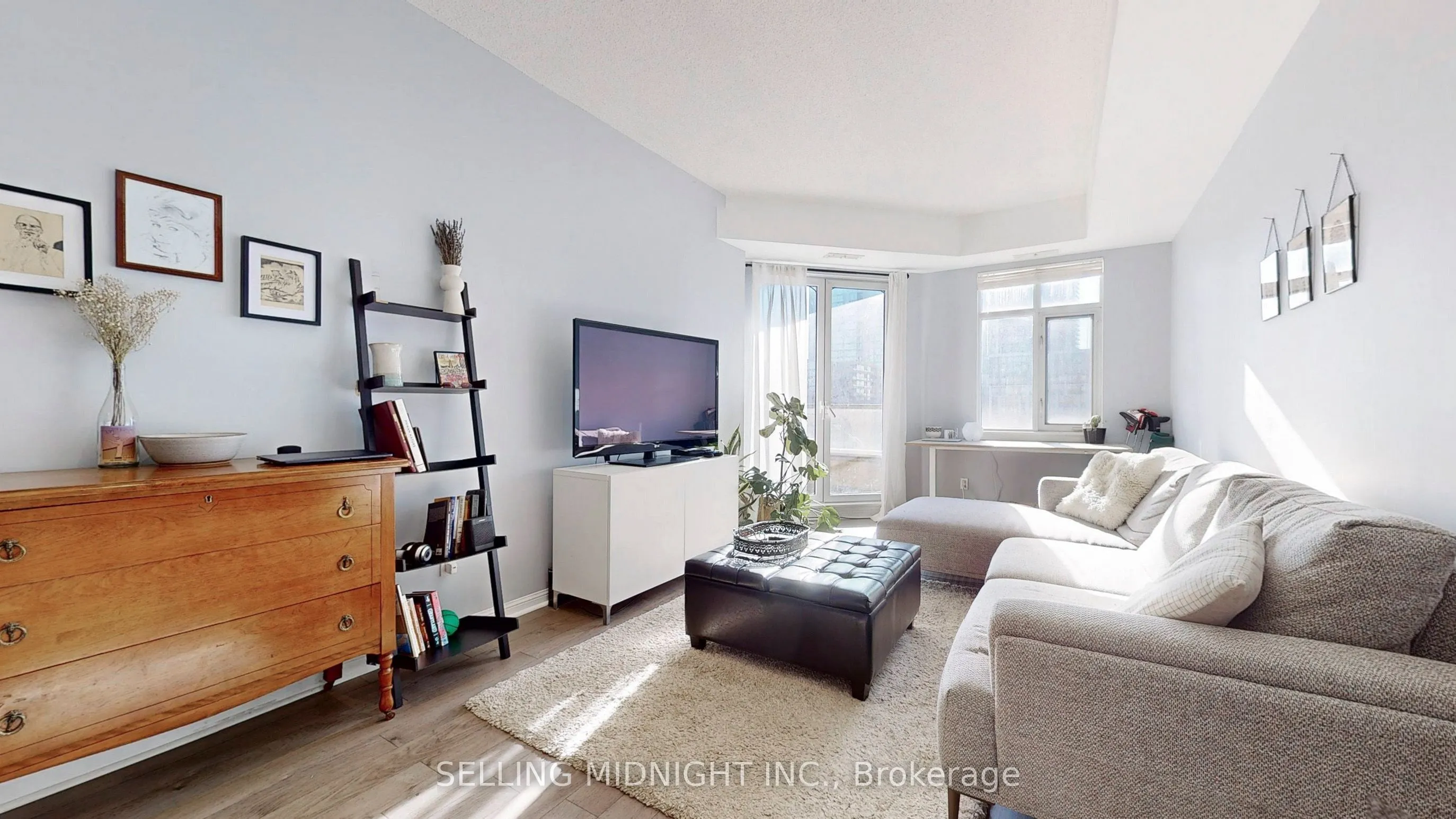550 Front Street W, #403