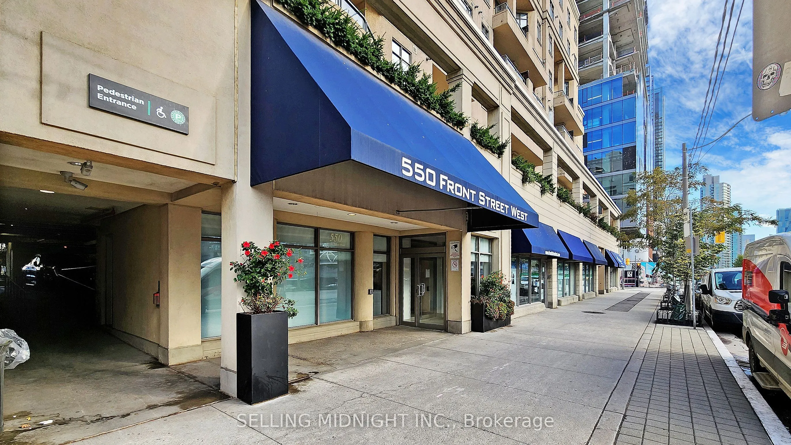 550 Front Street W, #403
