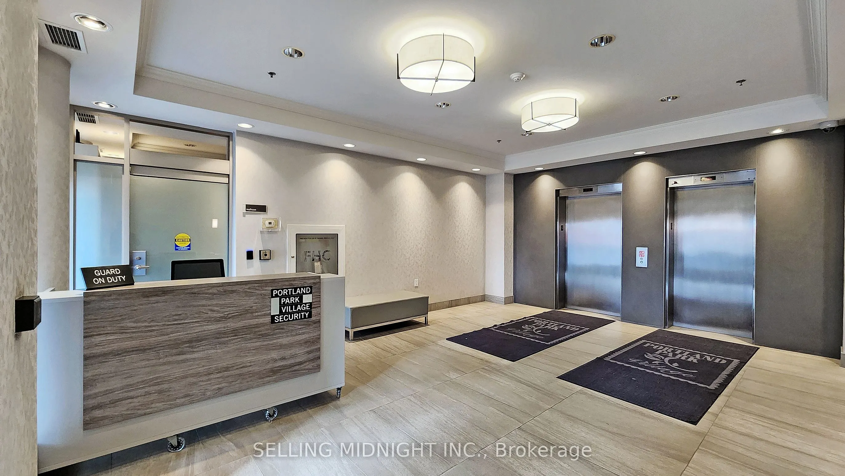 550 Front Street W, #403