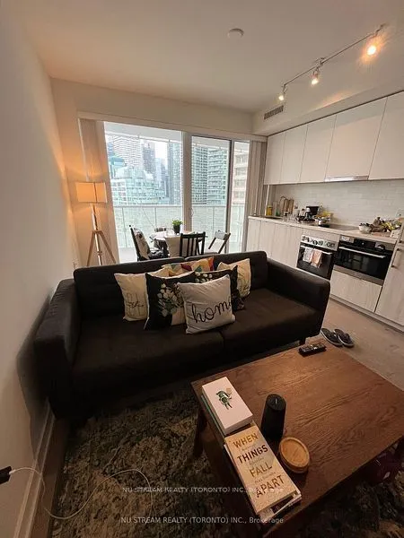 15 Queens Quay E, #2106