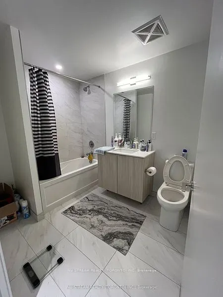 15 Queens Quay E, #2106
