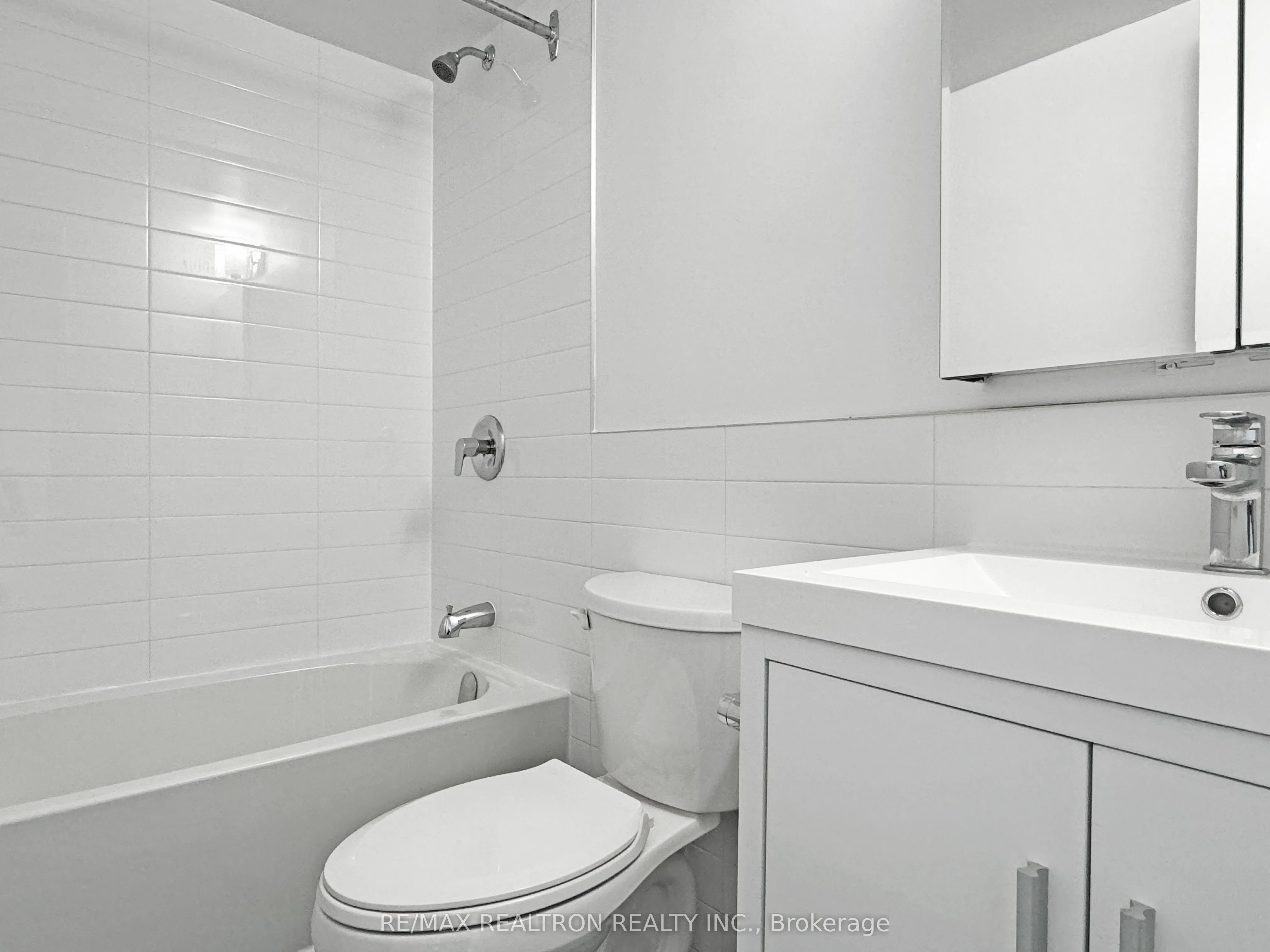 33 Isabella Street, #1215