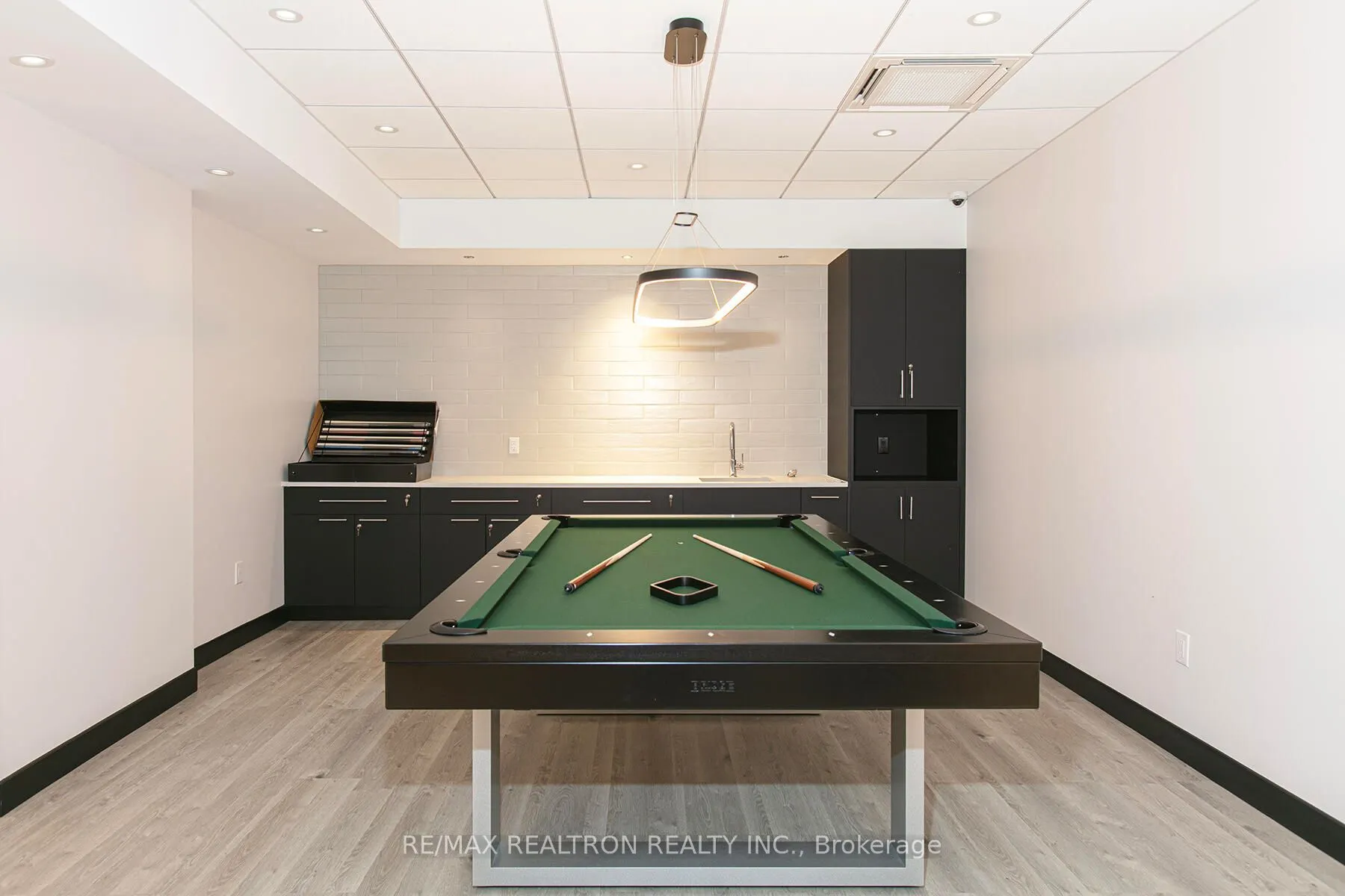 33 Isabella Street, #1215