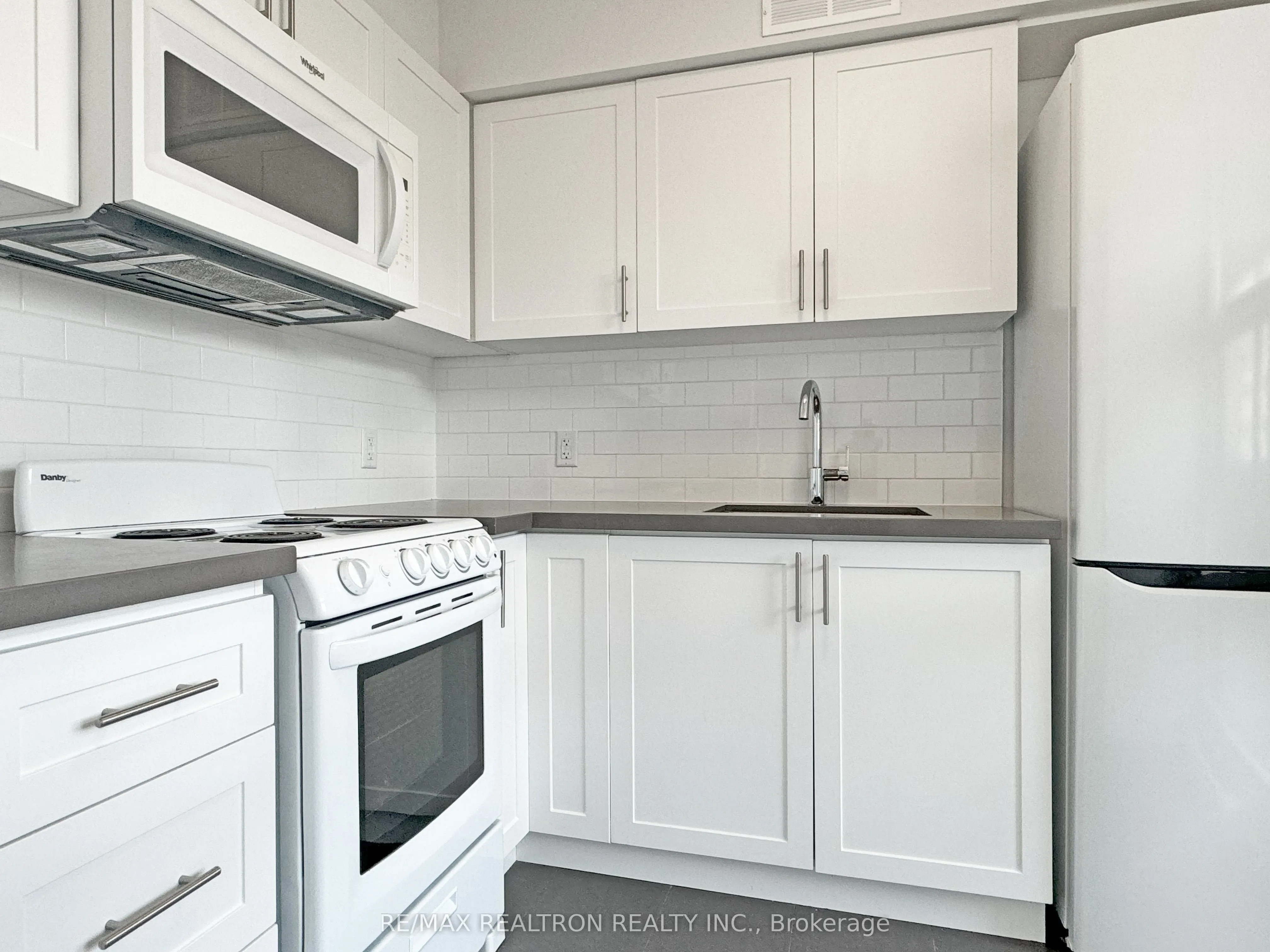 33 Isabella Street, #1215
