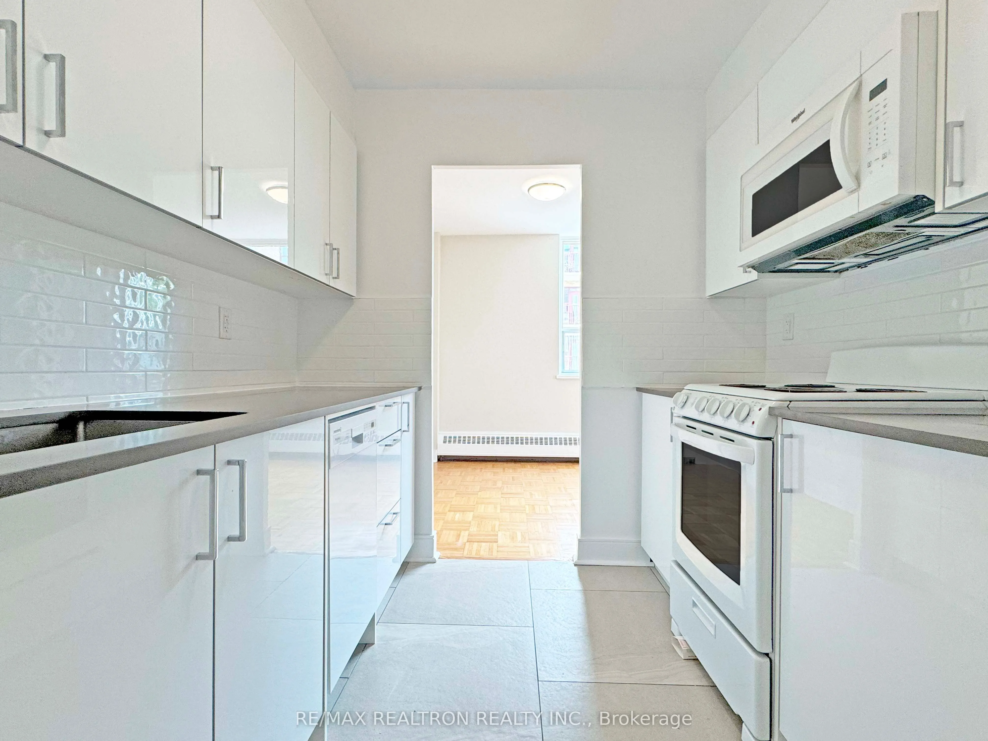 490 Eglinton Avenue E, #404