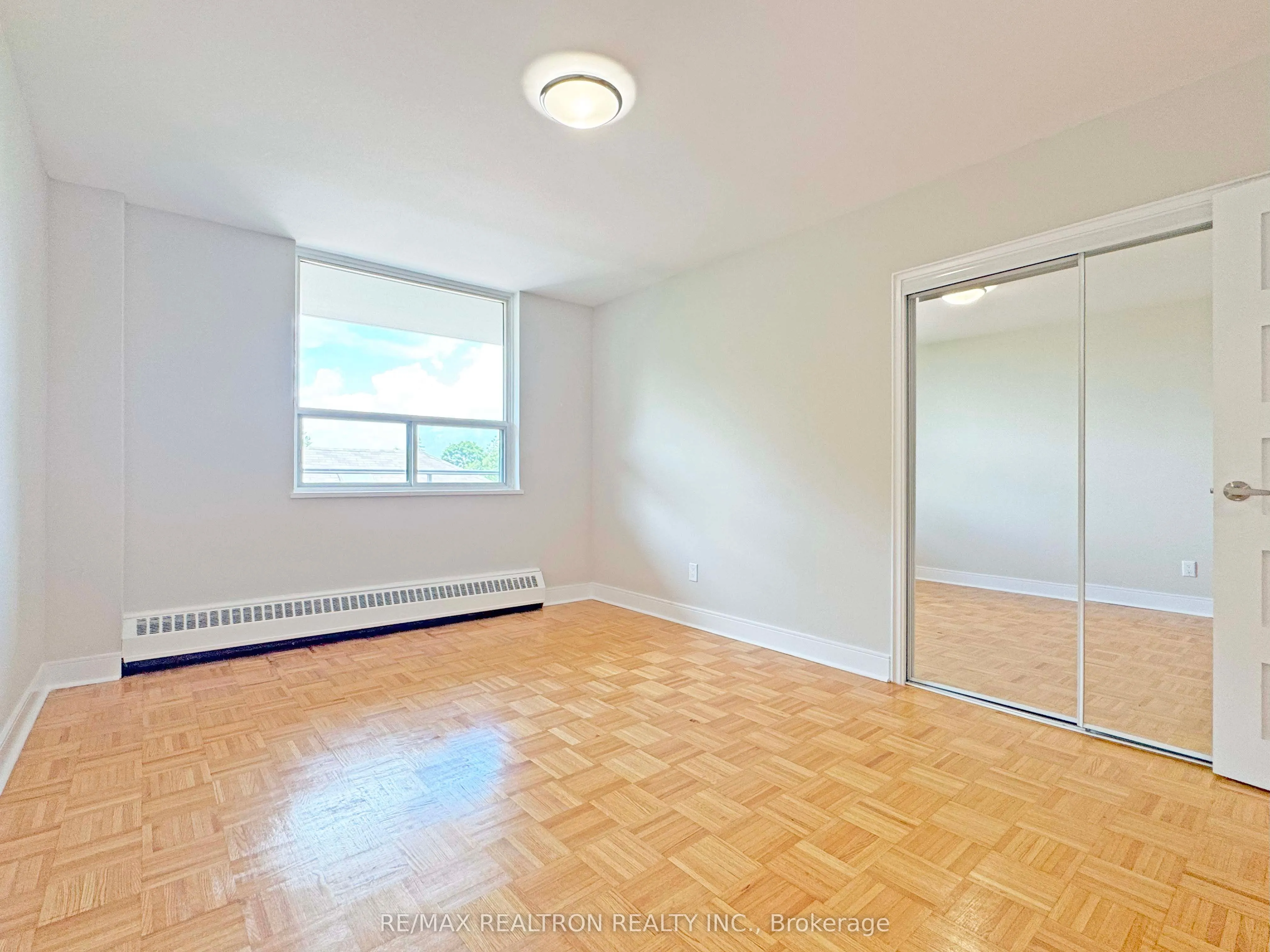 490 Eglinton Avenue E, #404