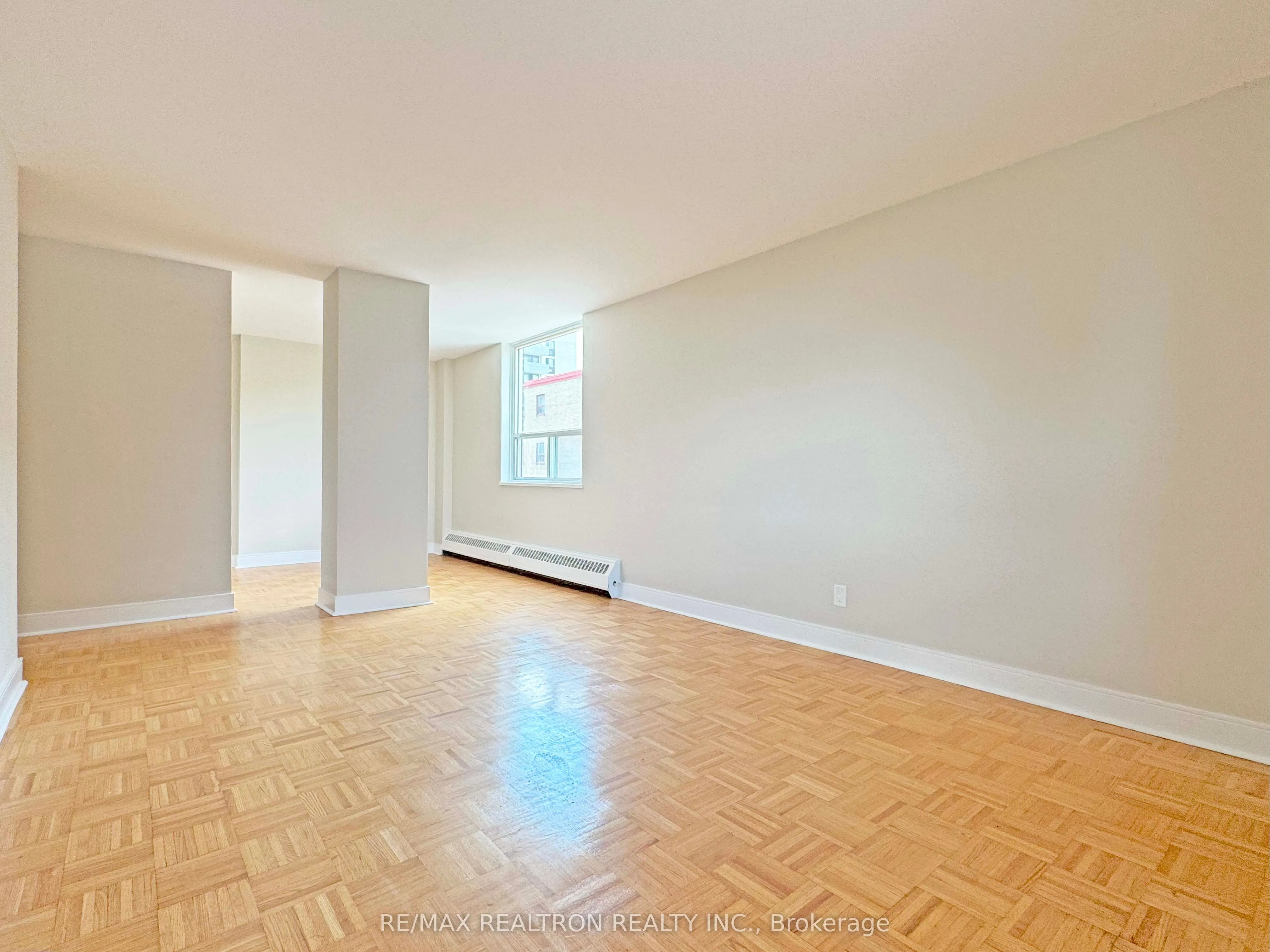 490 Eglinton Avenue E, #404