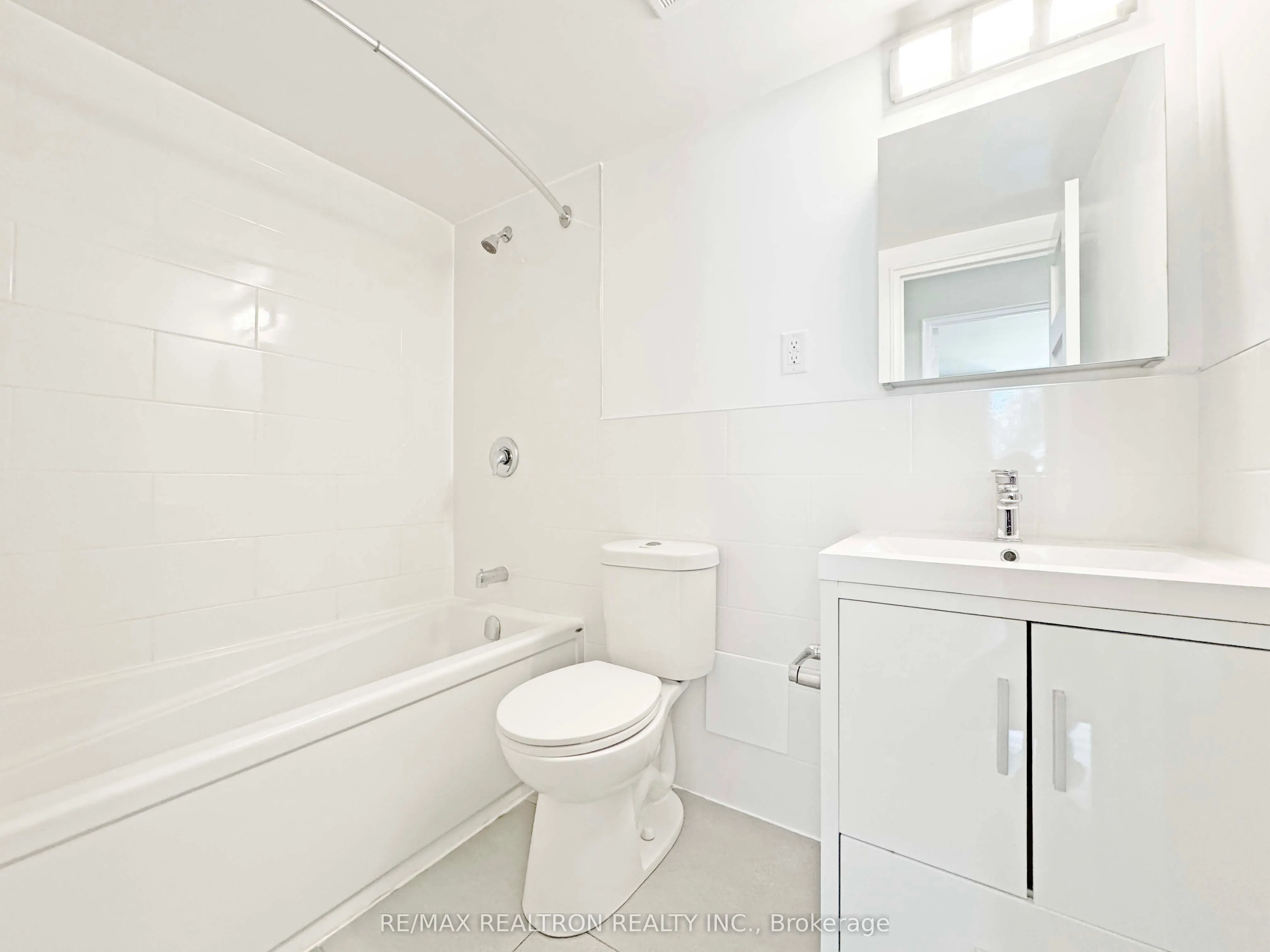 490 Eglinton Avenue E, #404