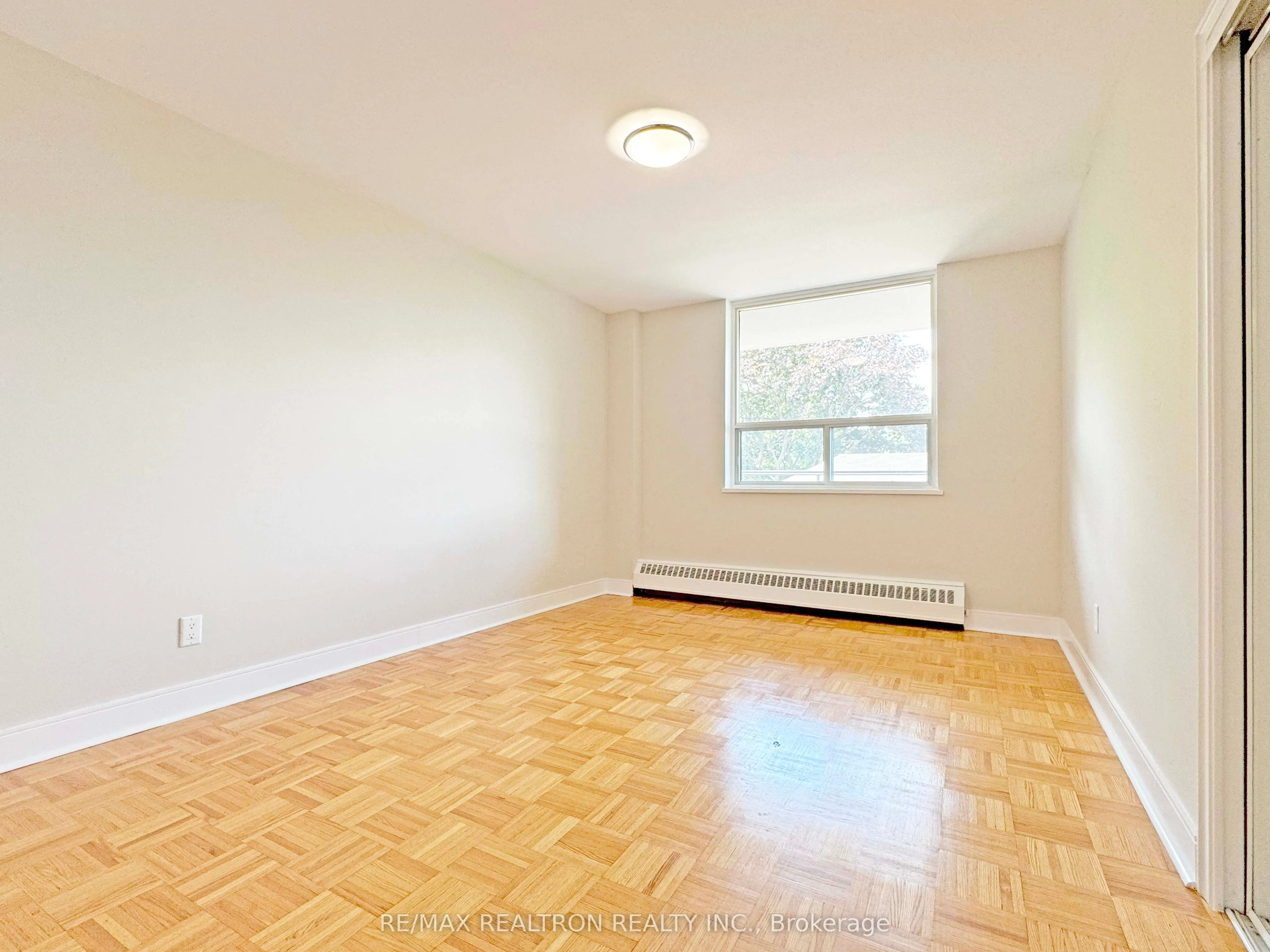 490 Eglinton Avenue E, #404