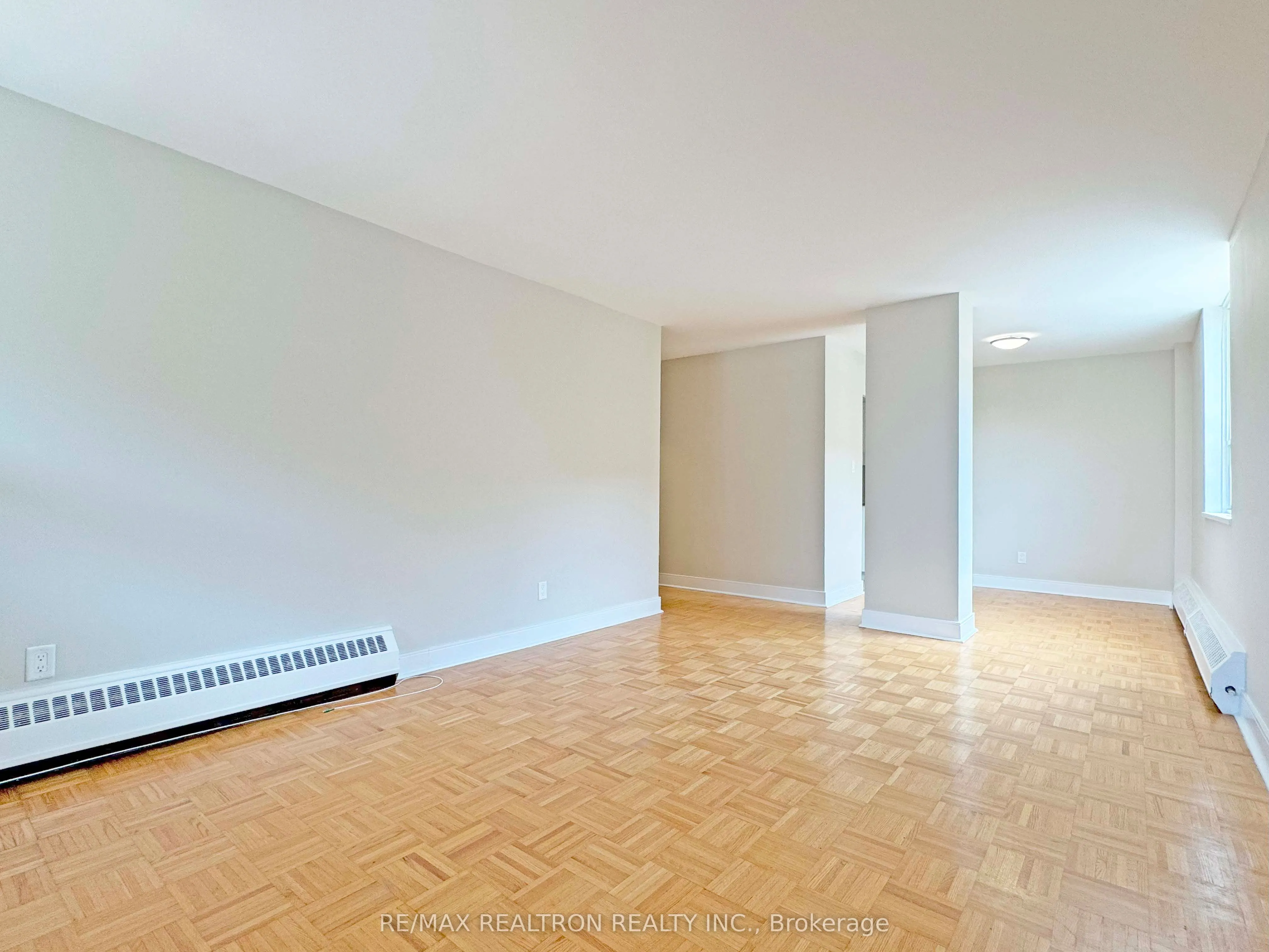 490 Eglinton Avenue E, #404