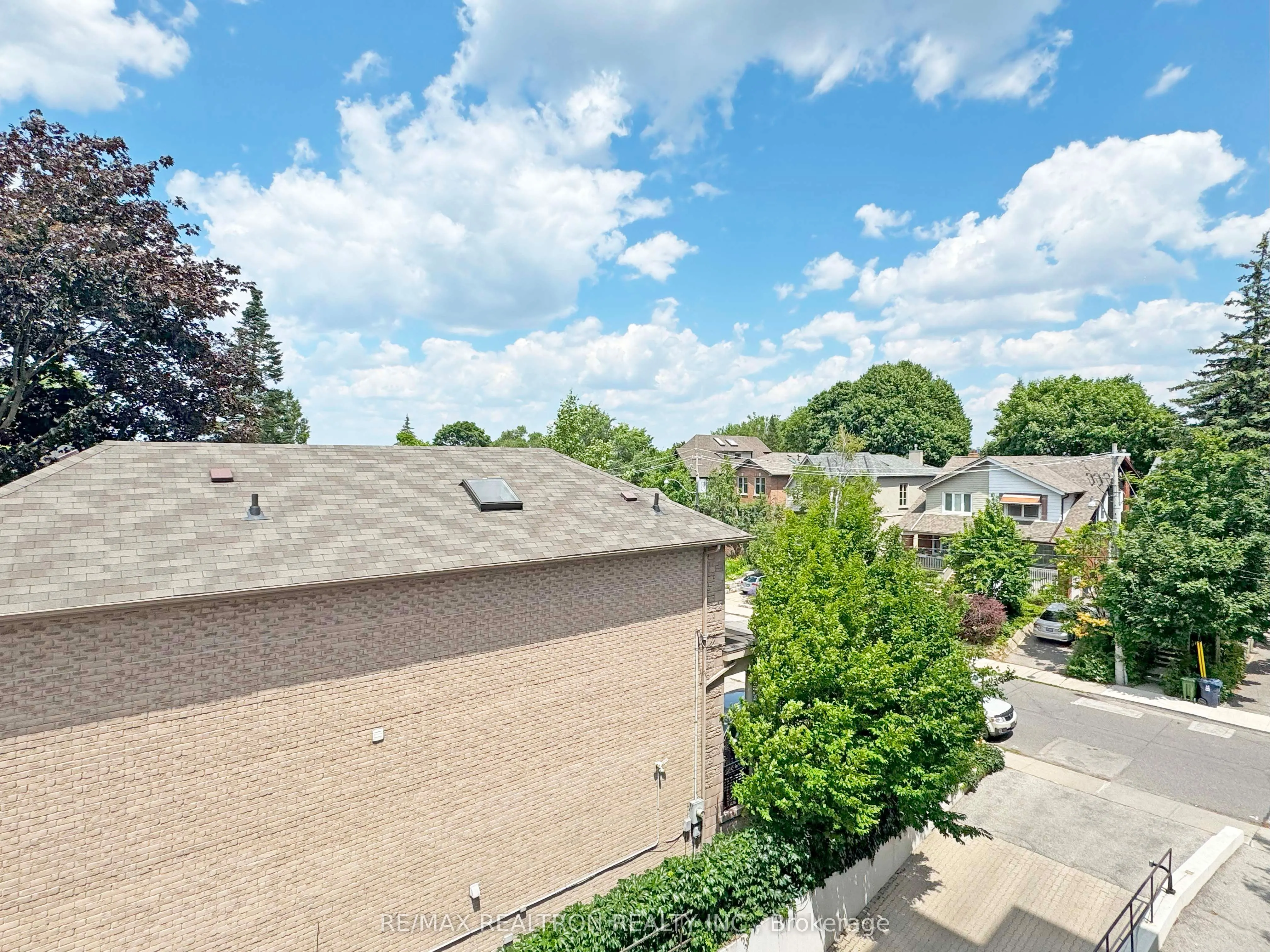 490 Eglinton Avenue E, #404