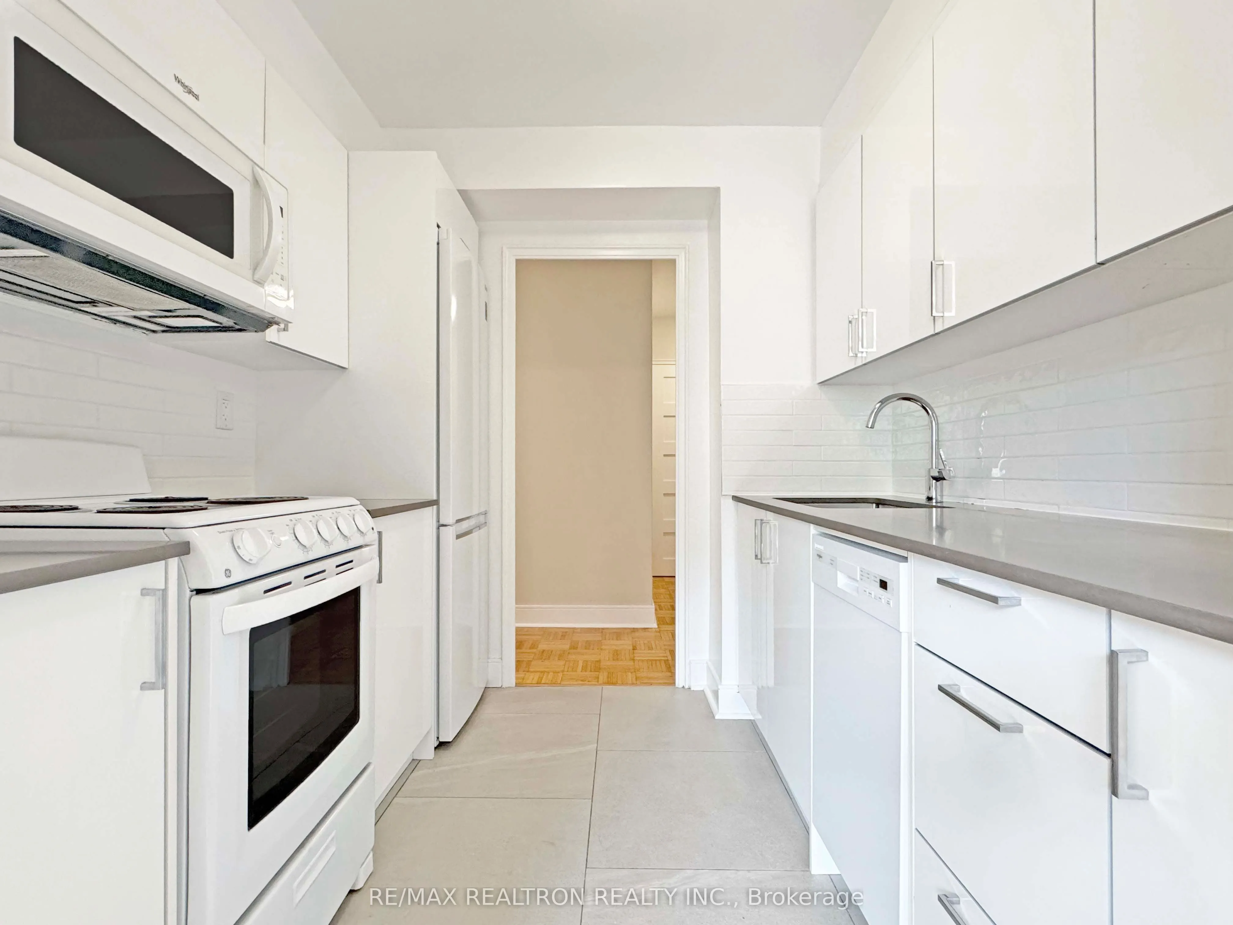 490 Eglinton Avenue E, #404