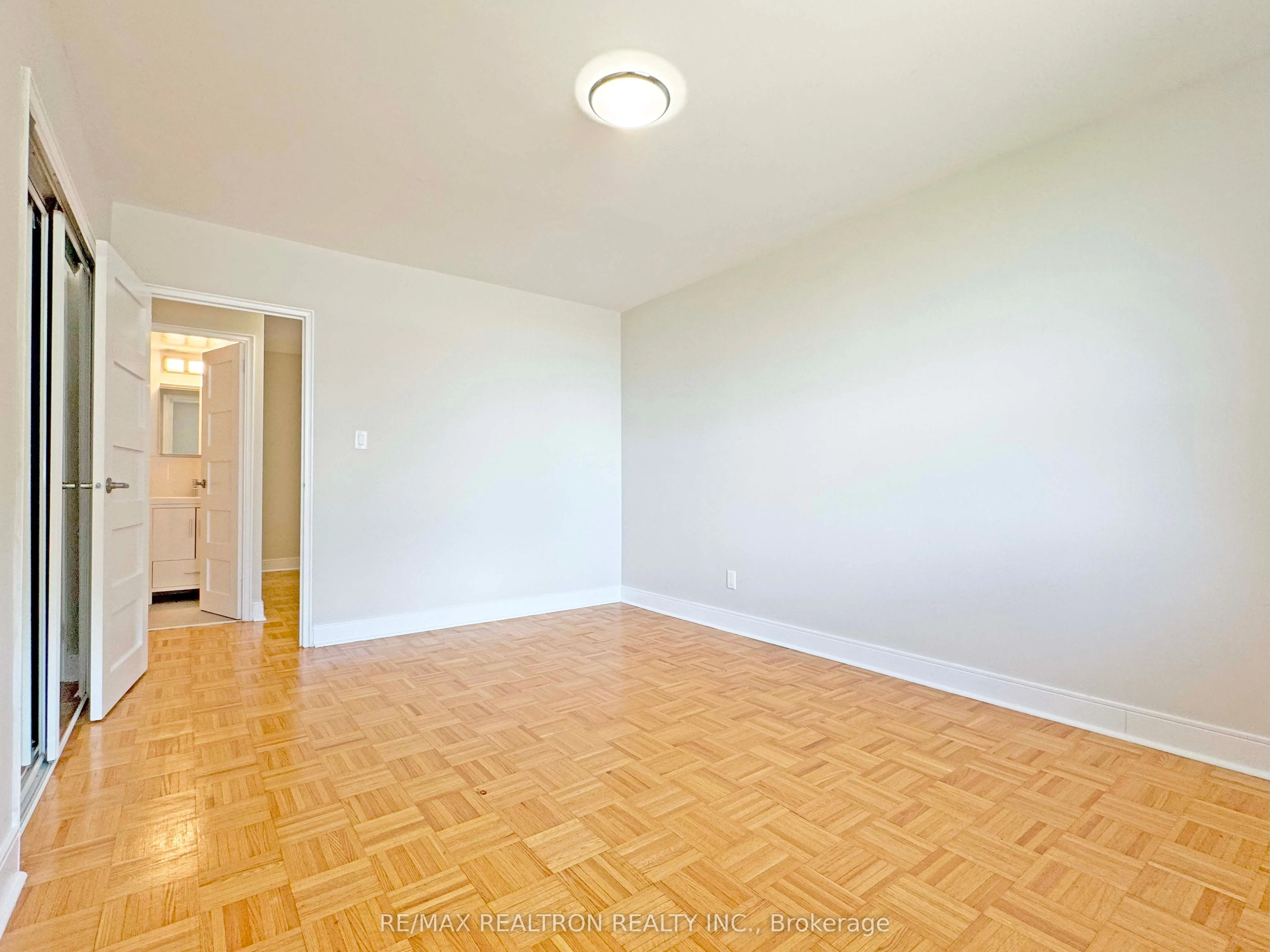 490 Eglinton Avenue E, #404