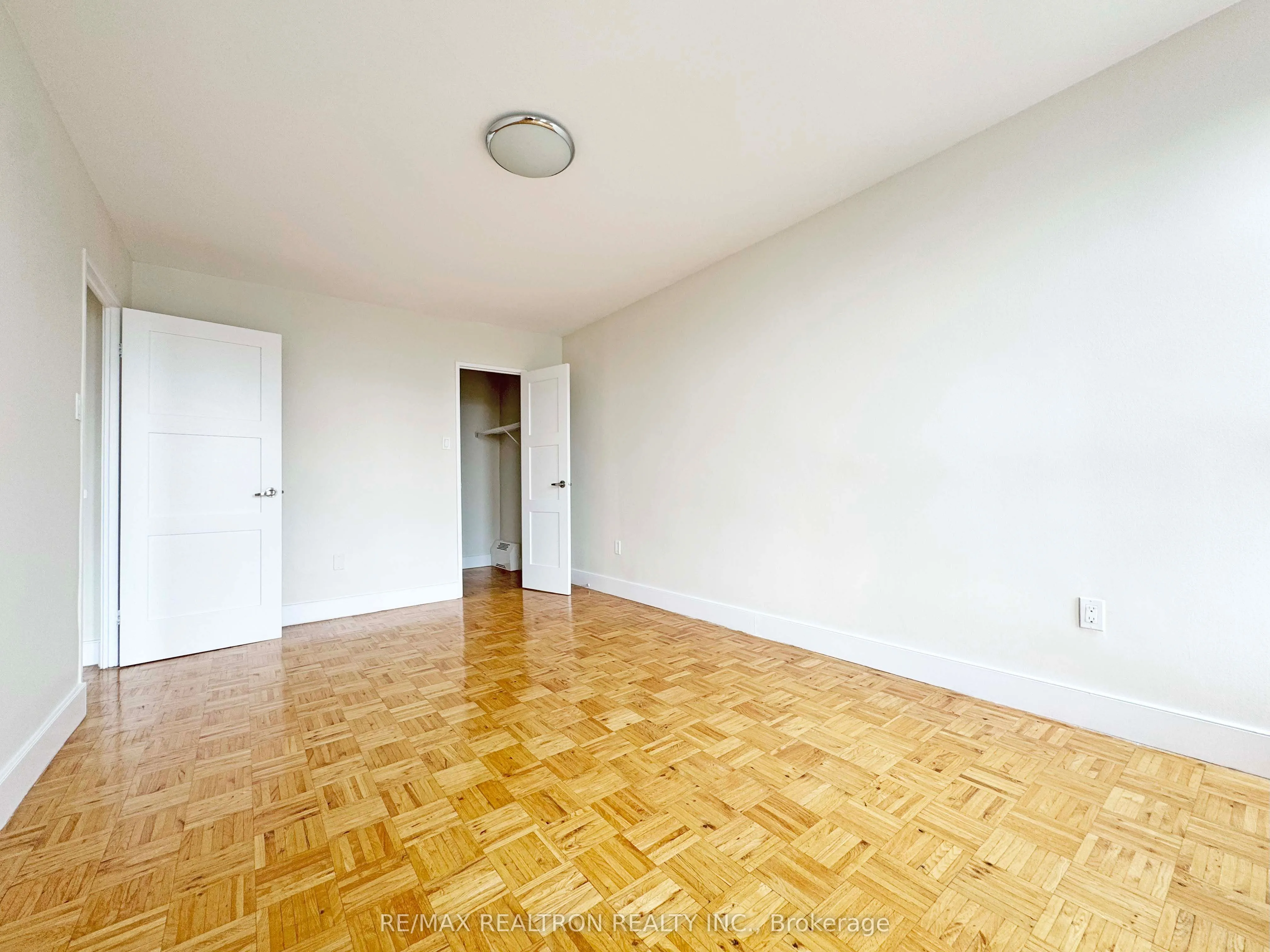 666 Spadina Avenue, #2404
