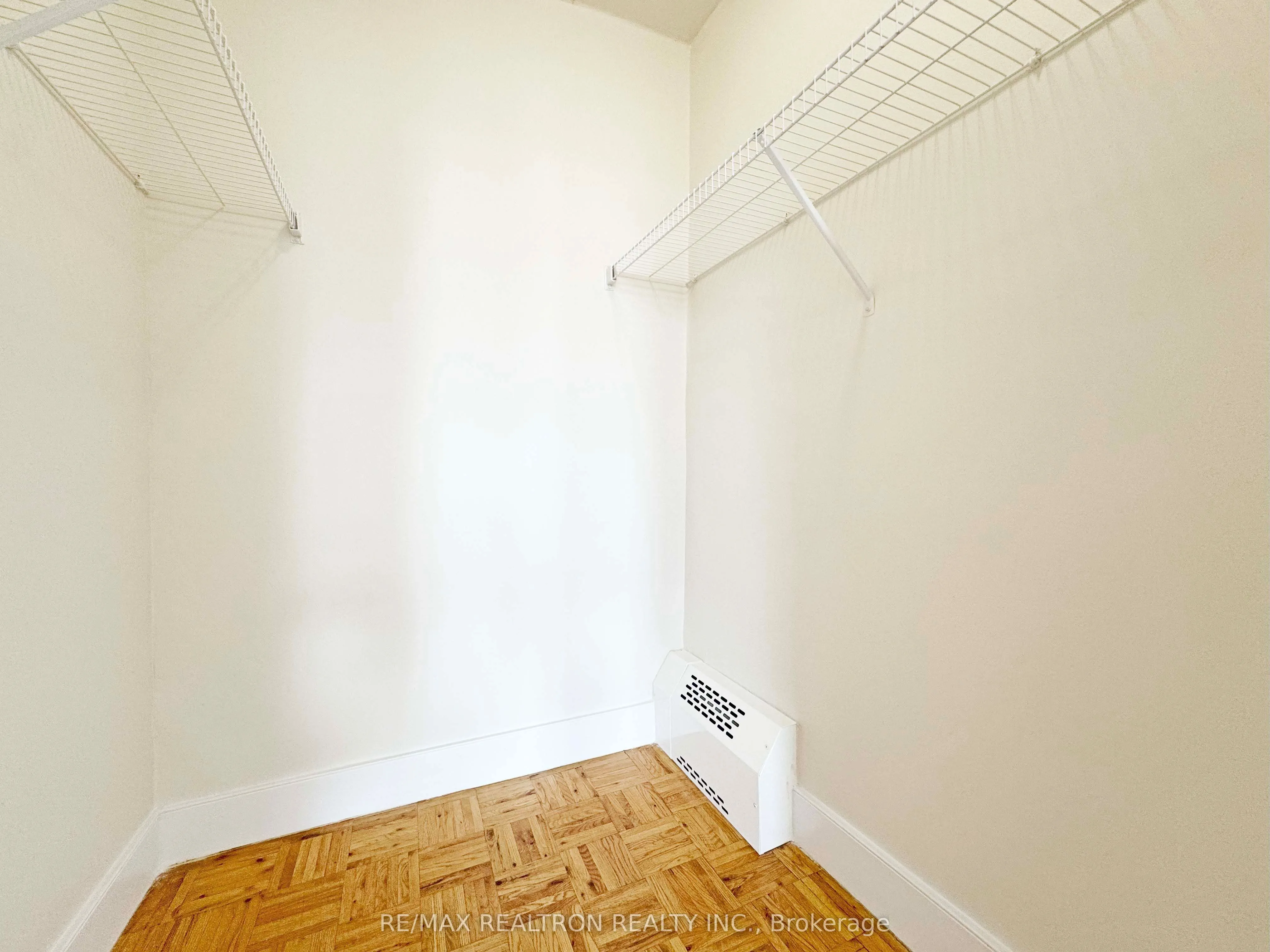 666 Spadina Avenue, #2404