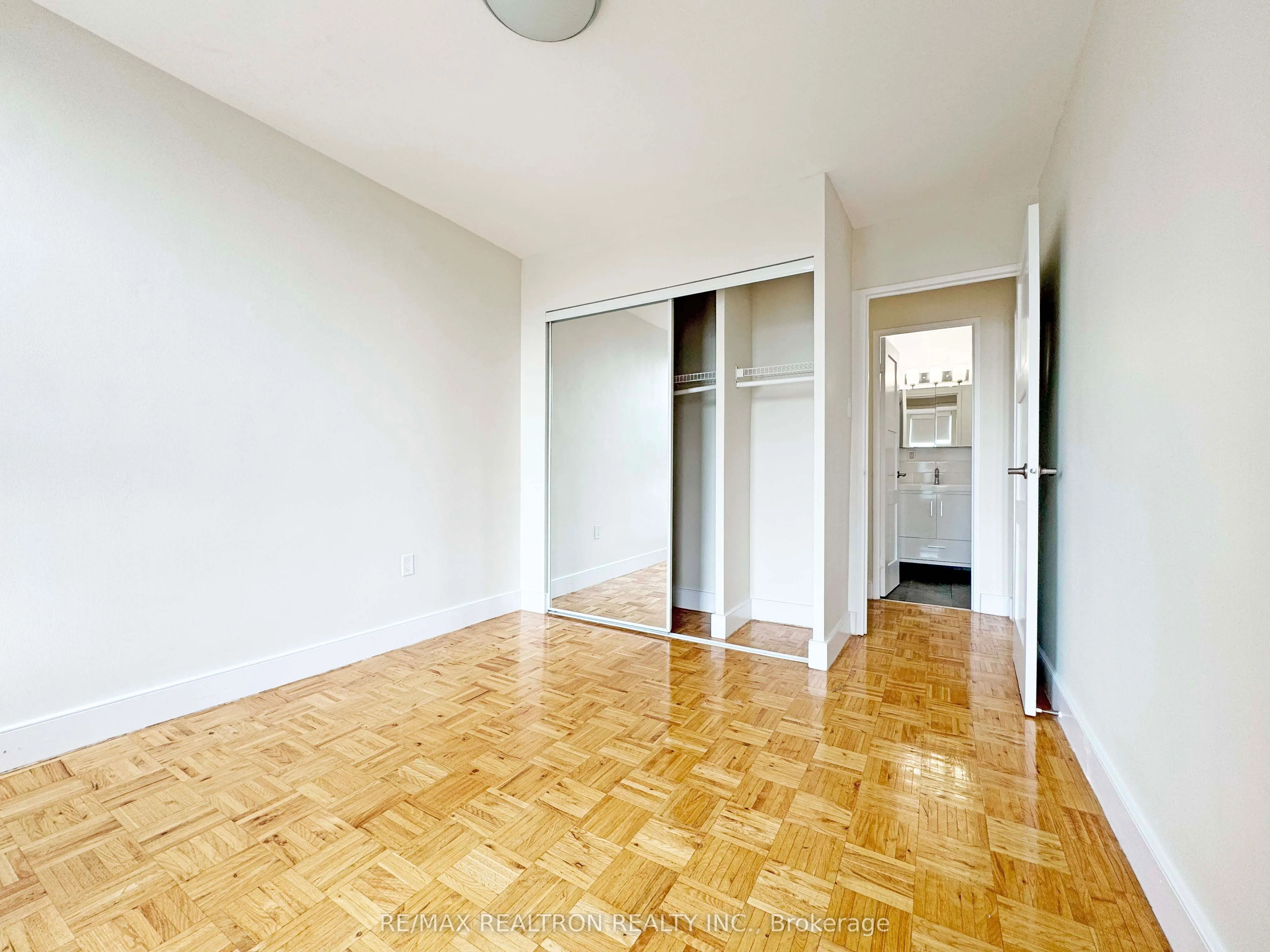 666 Spadina Avenue, #2404