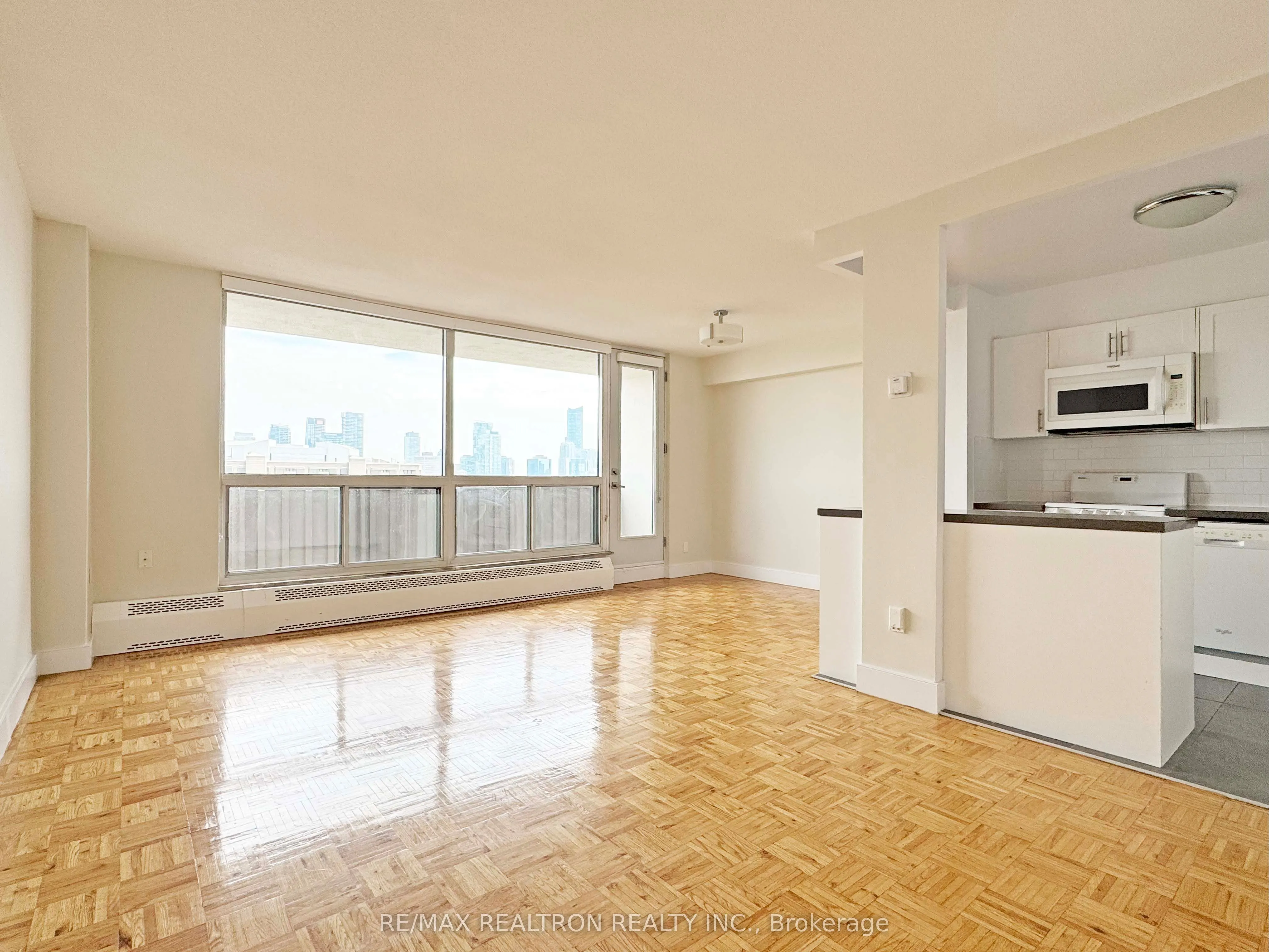 666 Spadina Avenue, #2404