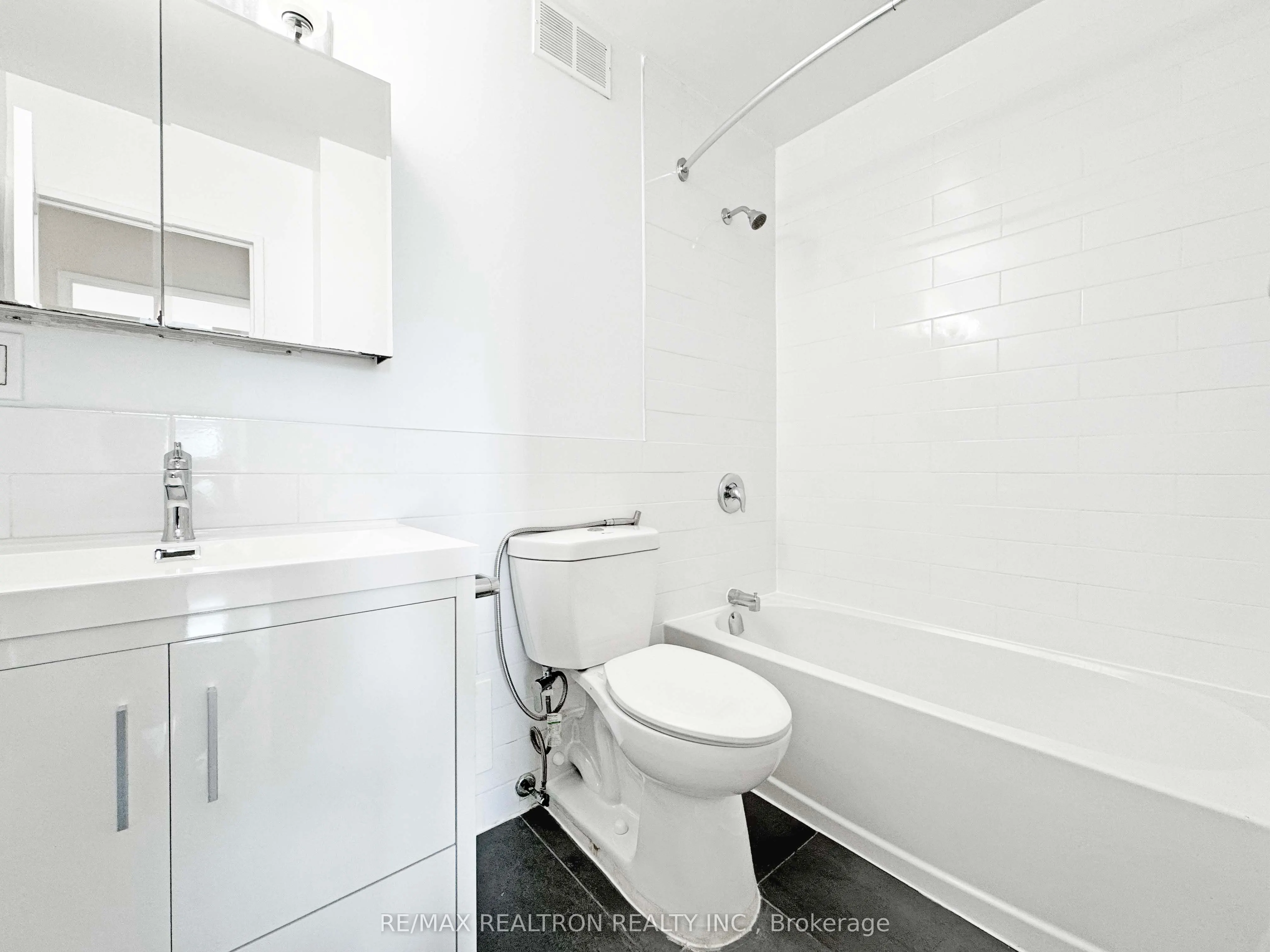 666 Spadina Avenue, #2404