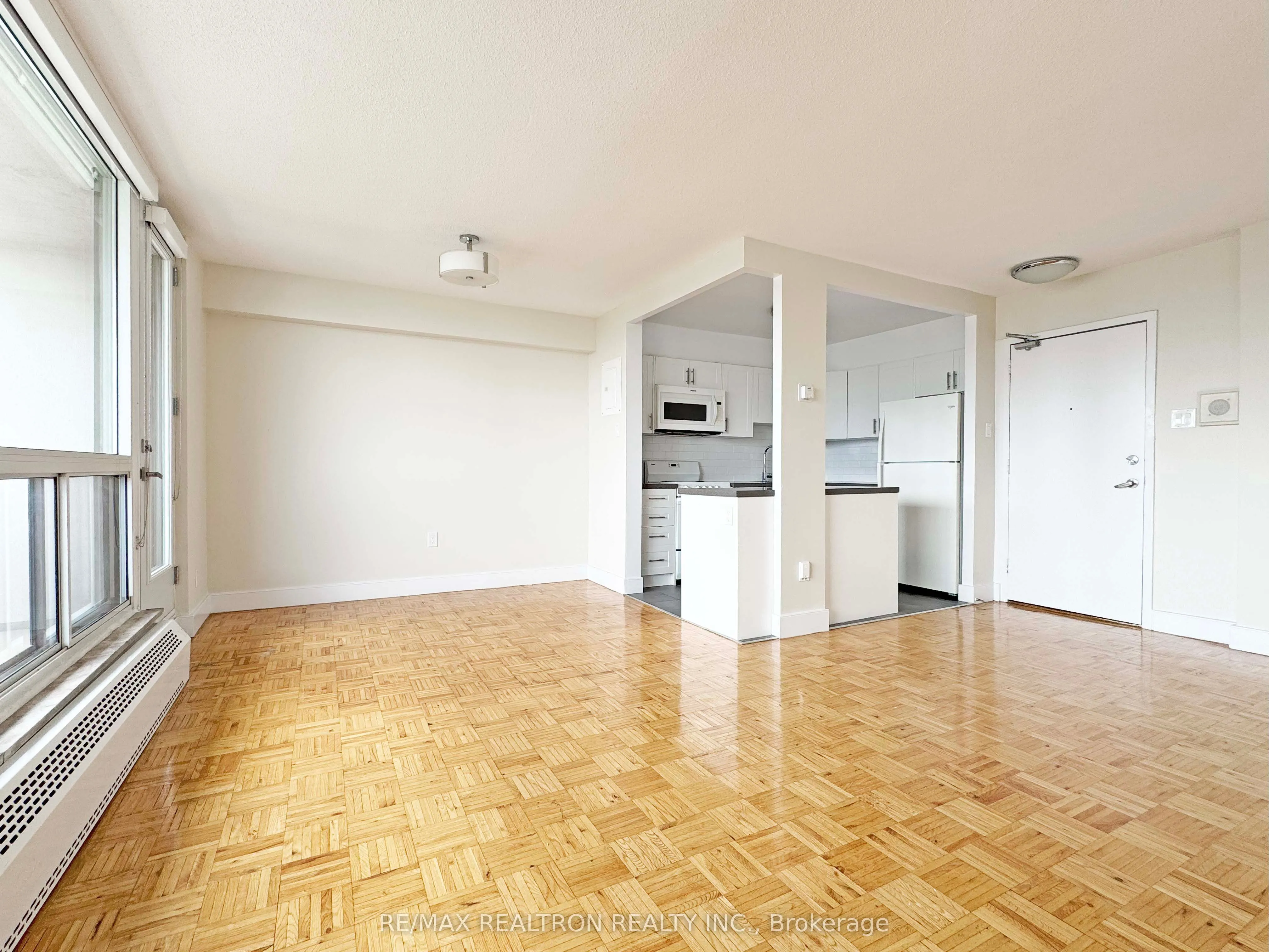 666 Spadina Avenue, #2404