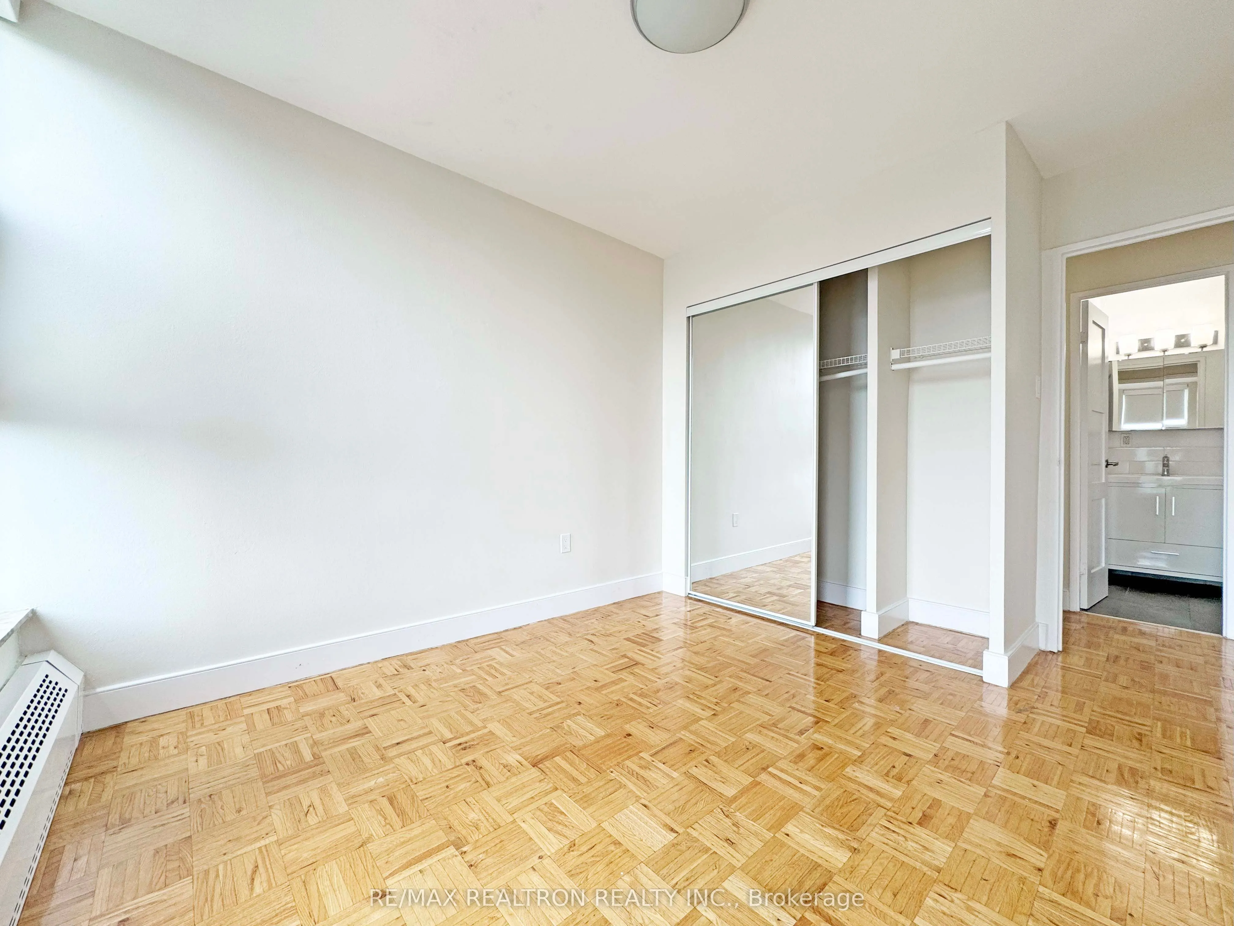 666 Spadina Avenue, #2404