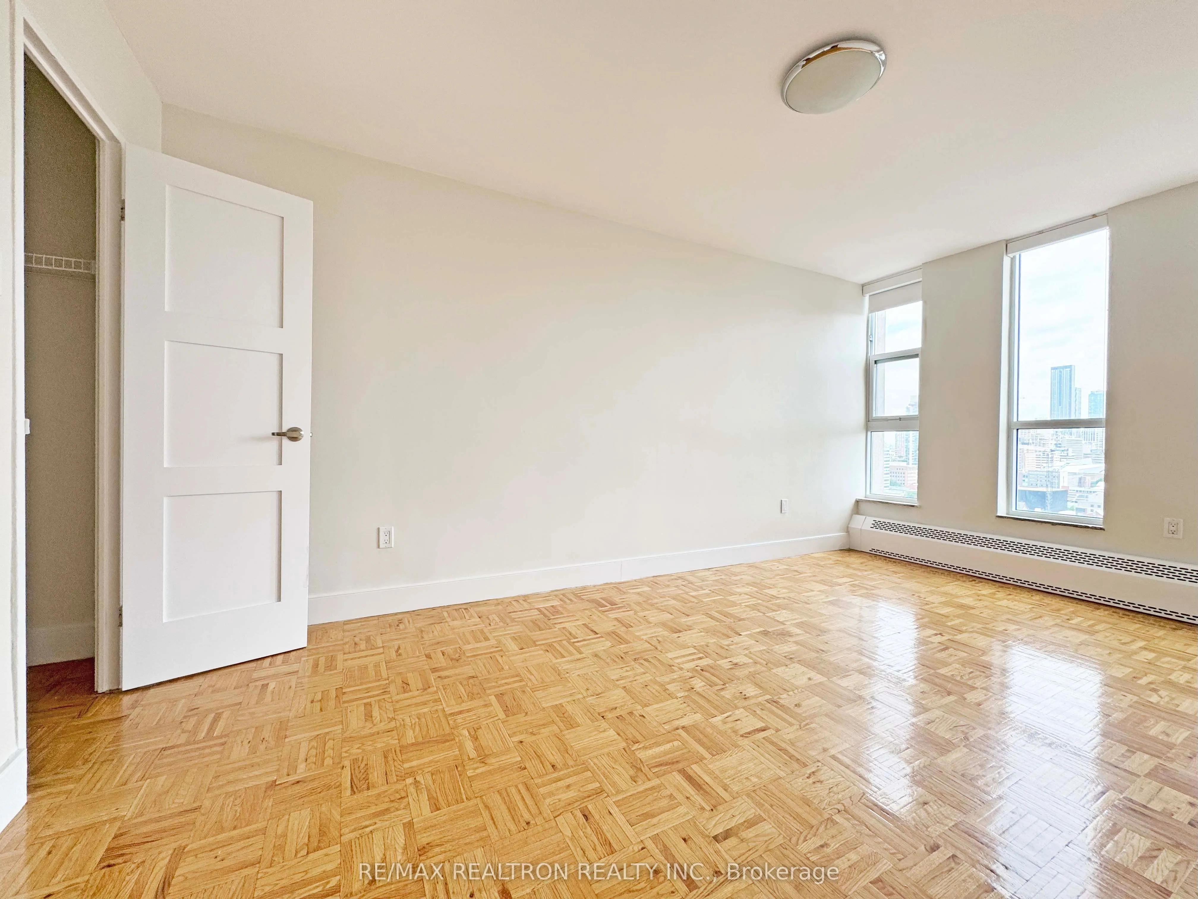 666 Spadina Avenue, #2404