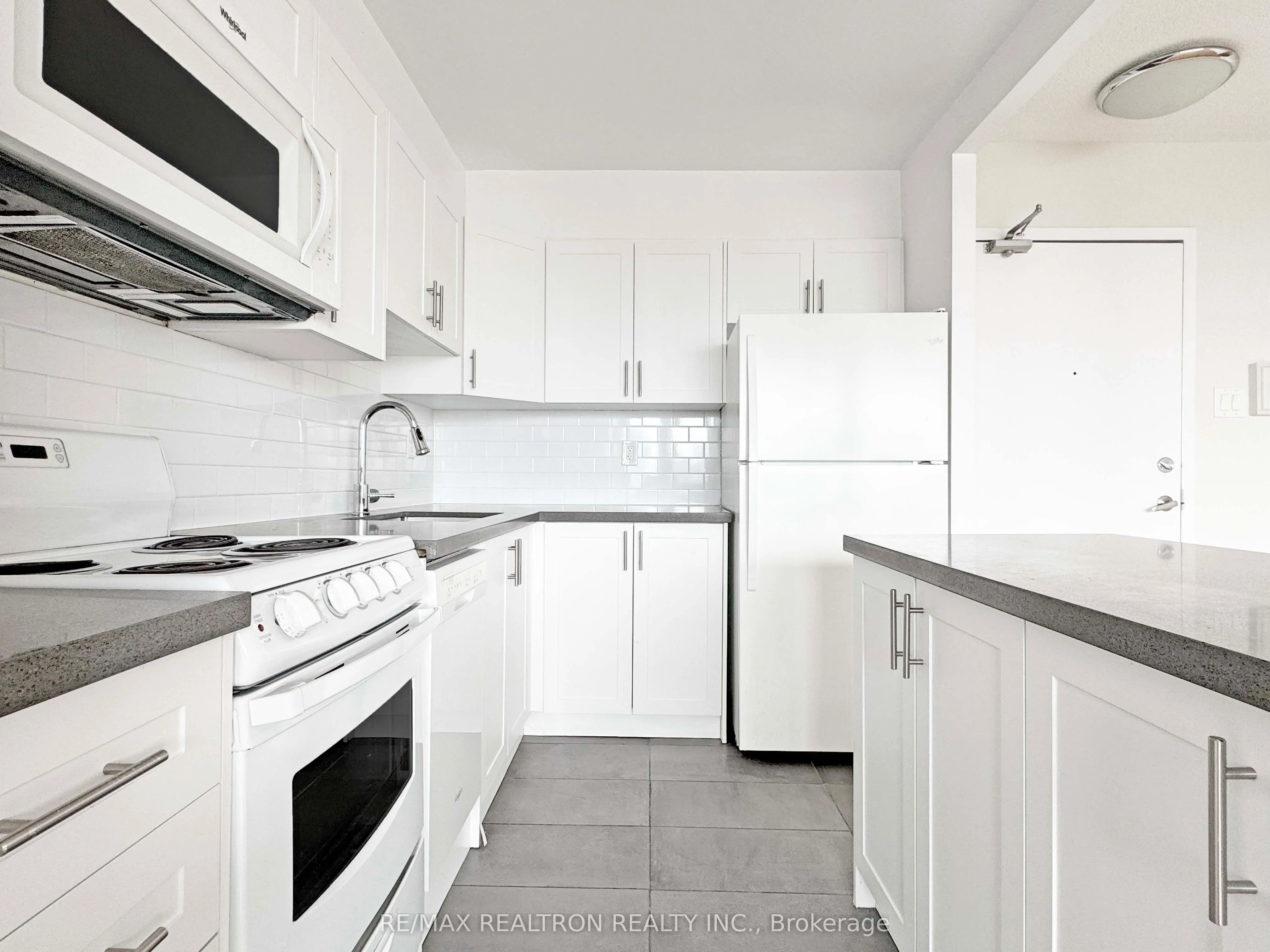 666 Spadina Avenue, #2404
