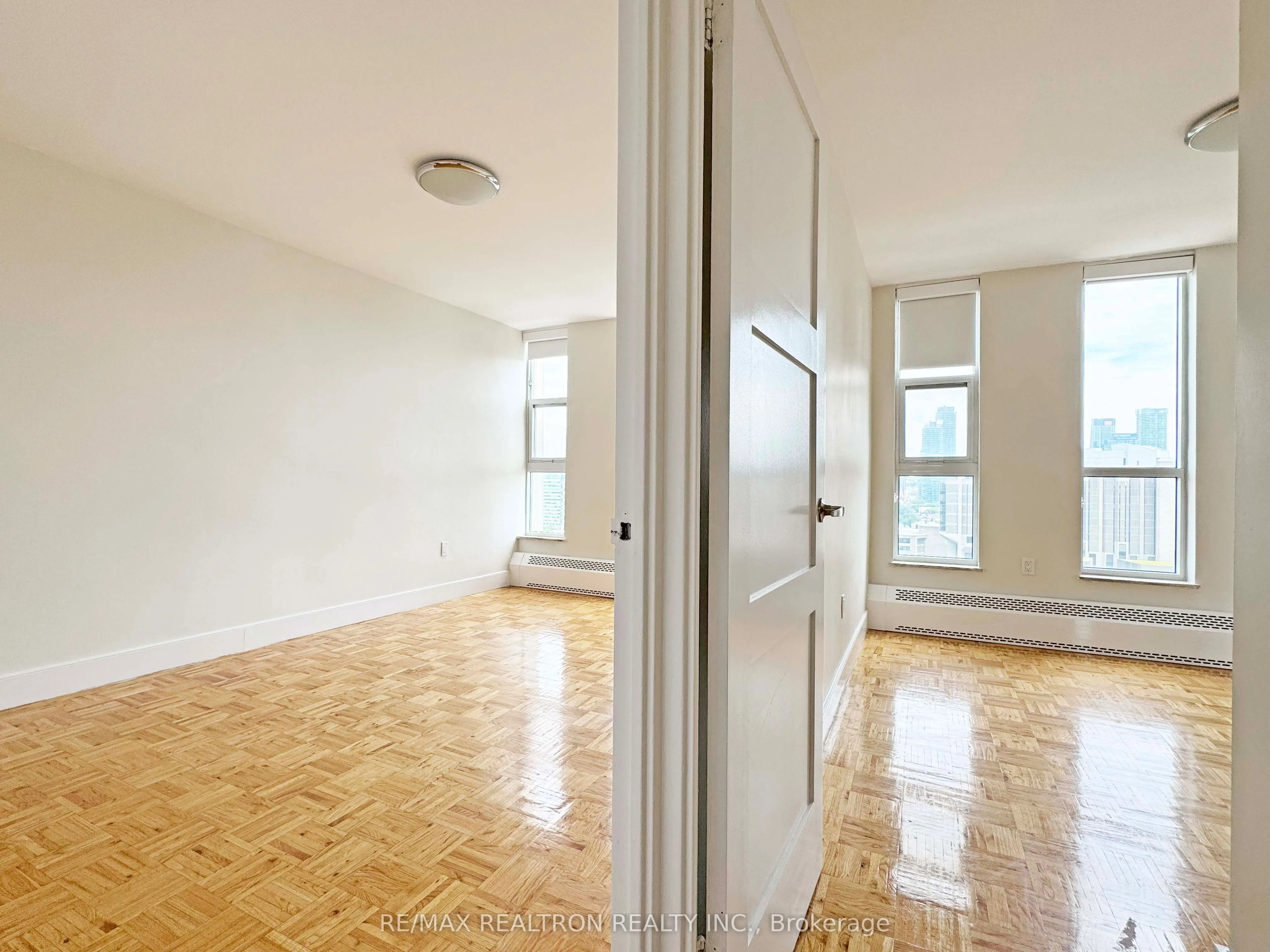 666 Spadina Avenue, #2404